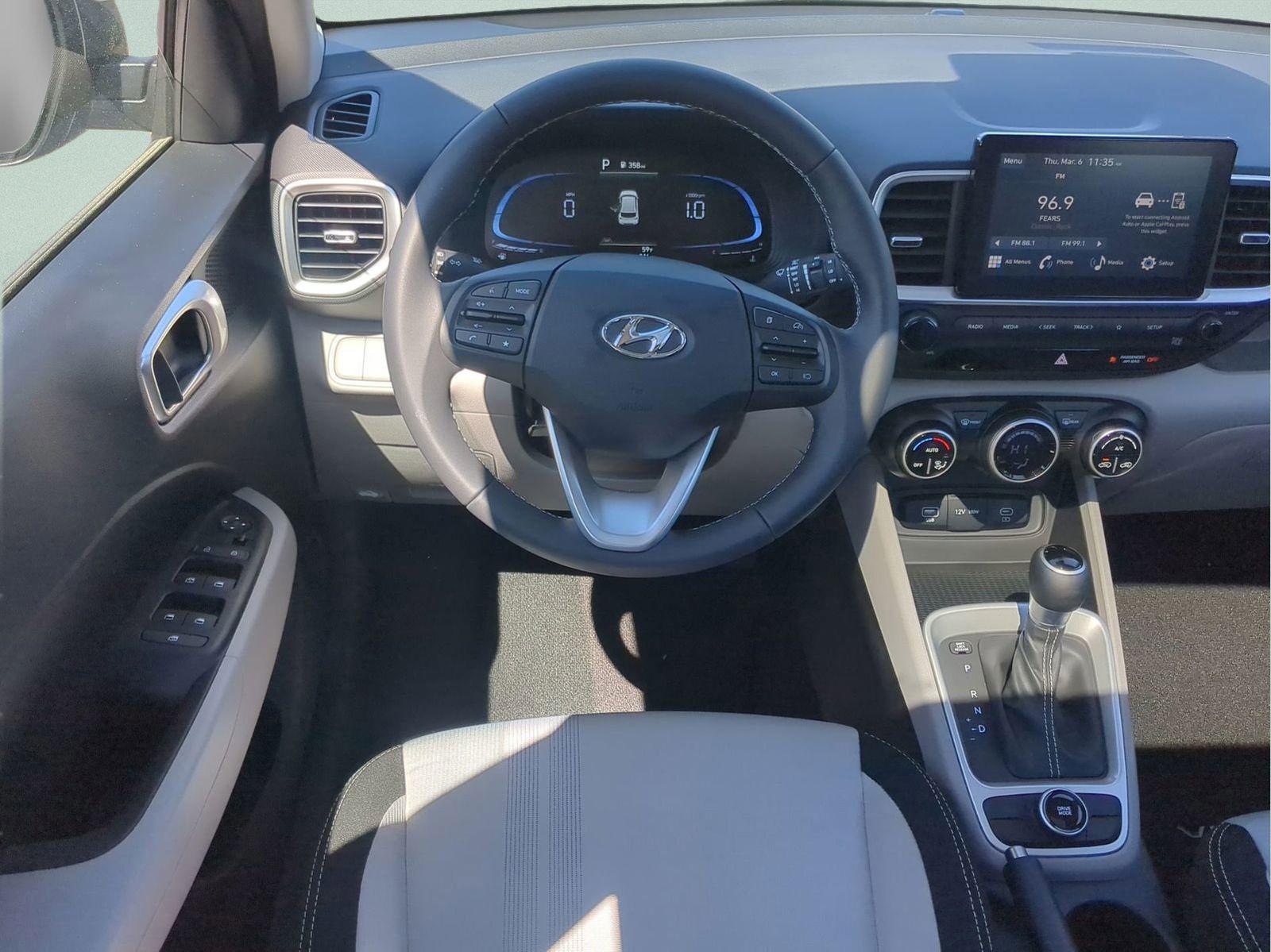 2025 Hyundai Venue SEL - Photo 19