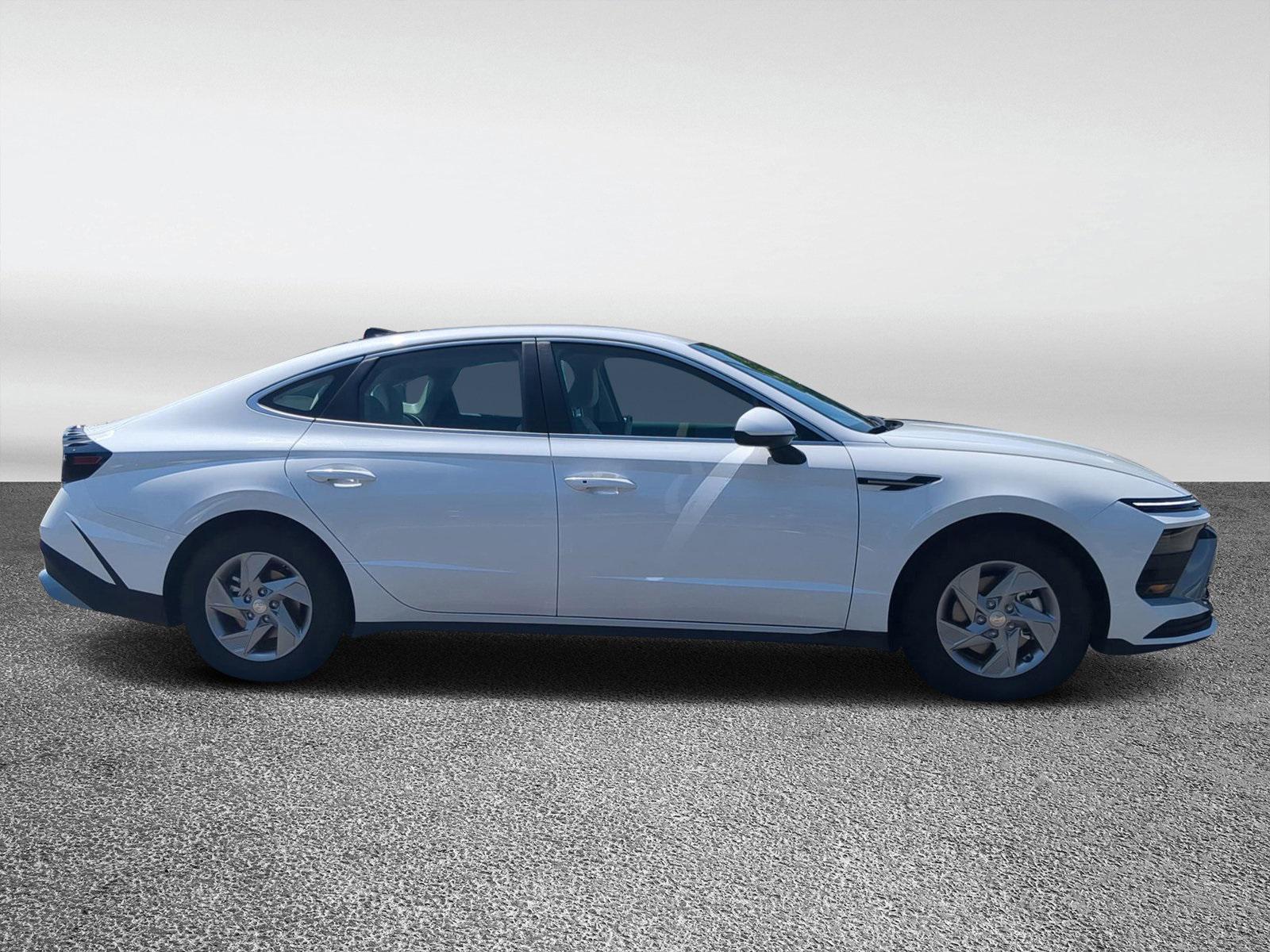 2025 Hyundai Sonata SE photo 2