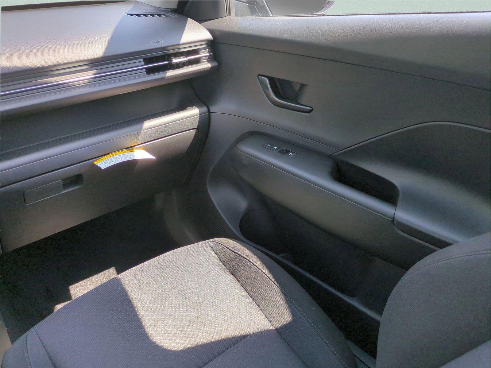 2025 Hyundai Kona SEL Convenience - Photo 20