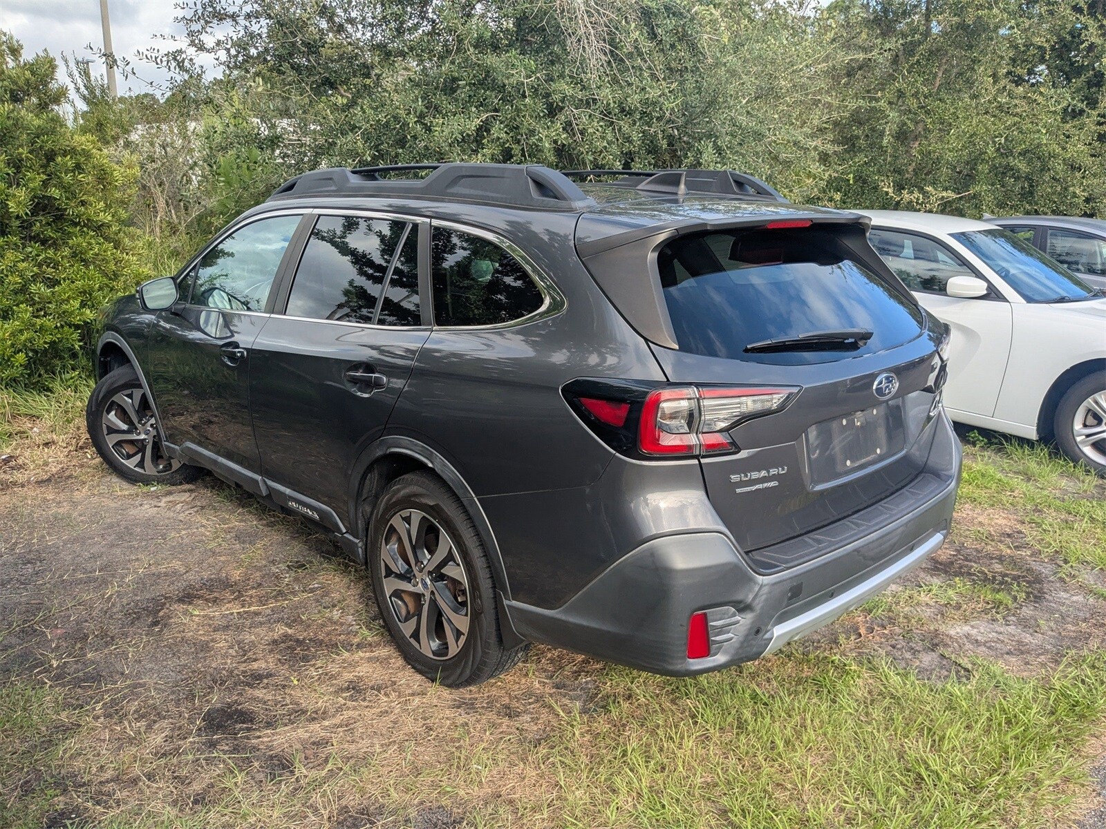 2020 Subaru Outback Limited photo 2