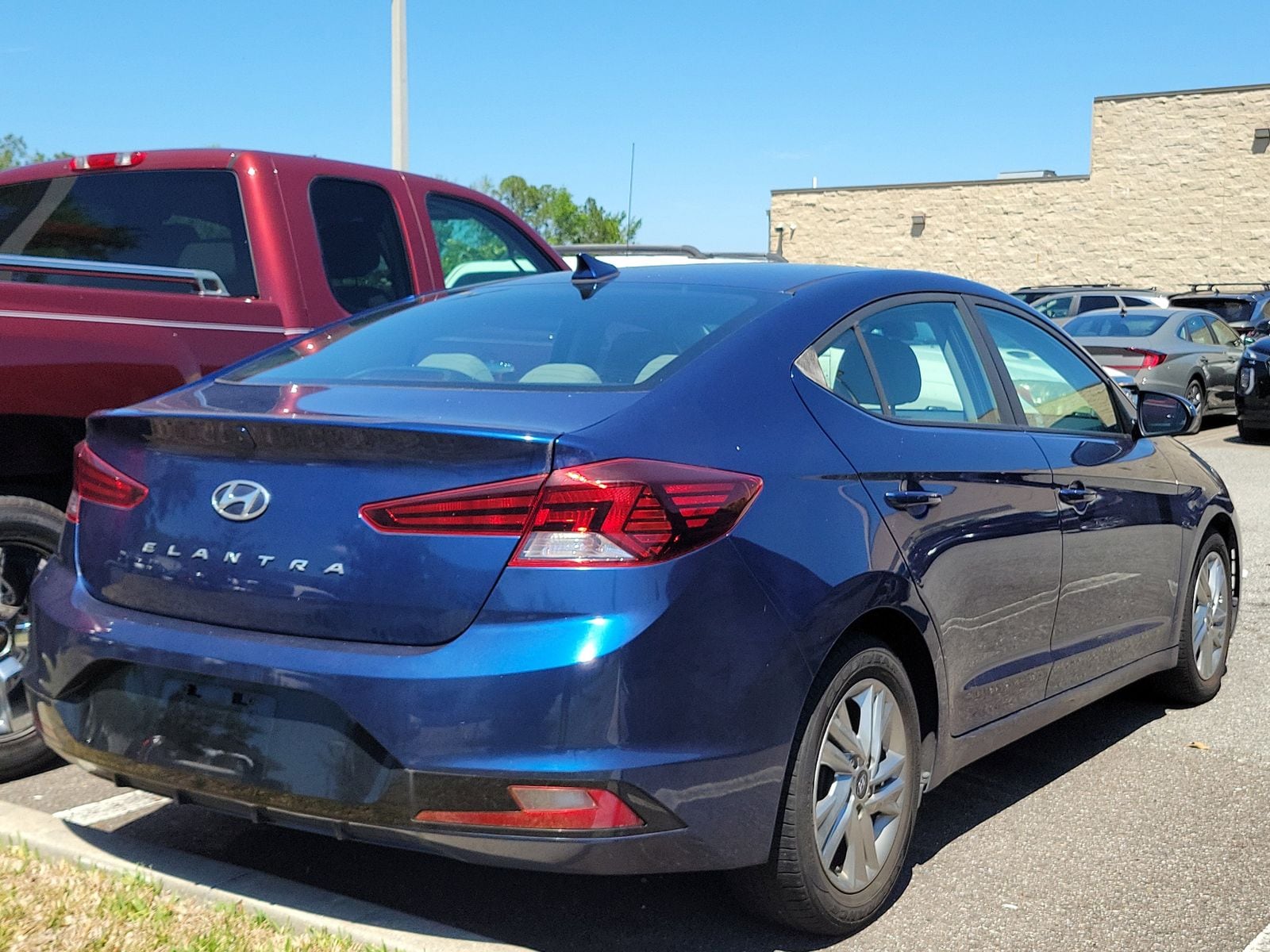 2020 Hyundai Elantra SEL - Photo 8