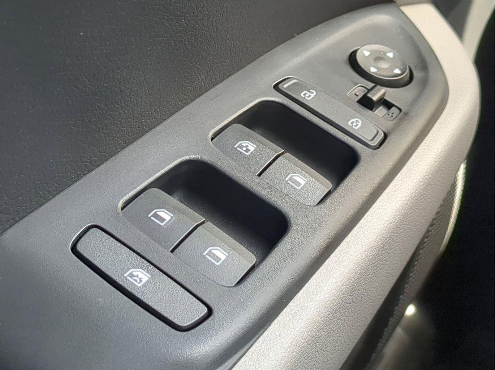 2025 Hyundai Venue SEL - Photo 26