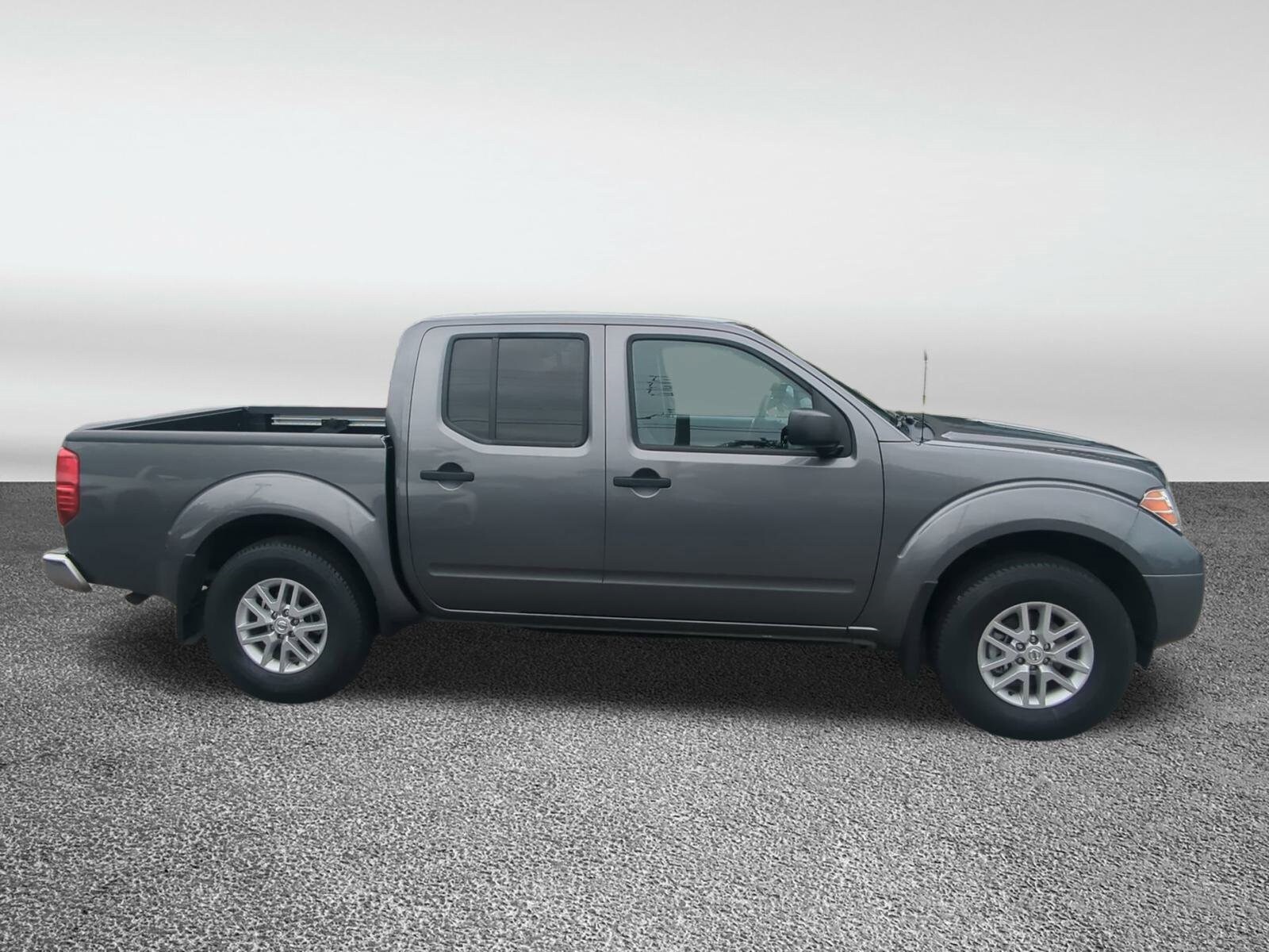 2021 Nissan Frontier SV photo 2