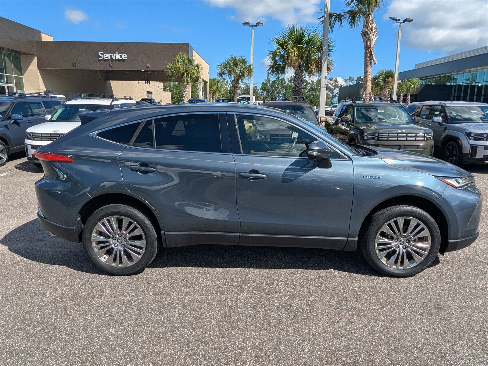 2021 Toyota Venza photo 2
