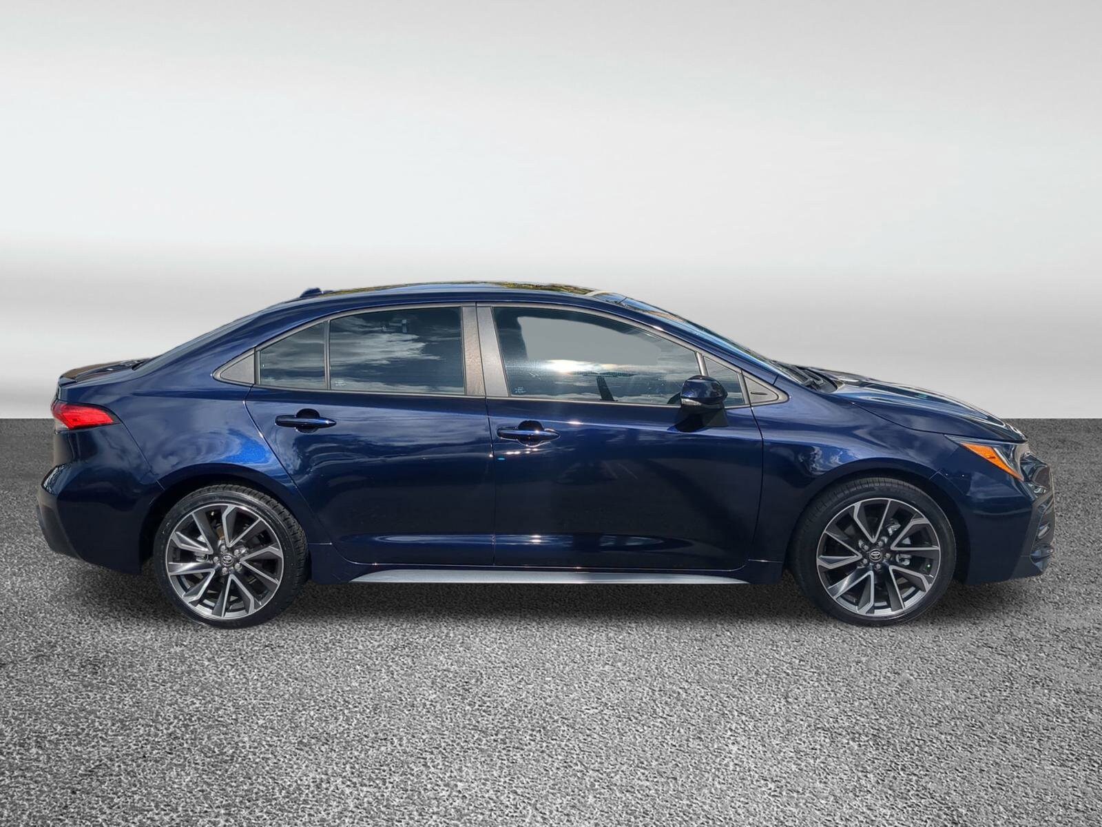 2022 Toyota Corolla SE photo 2