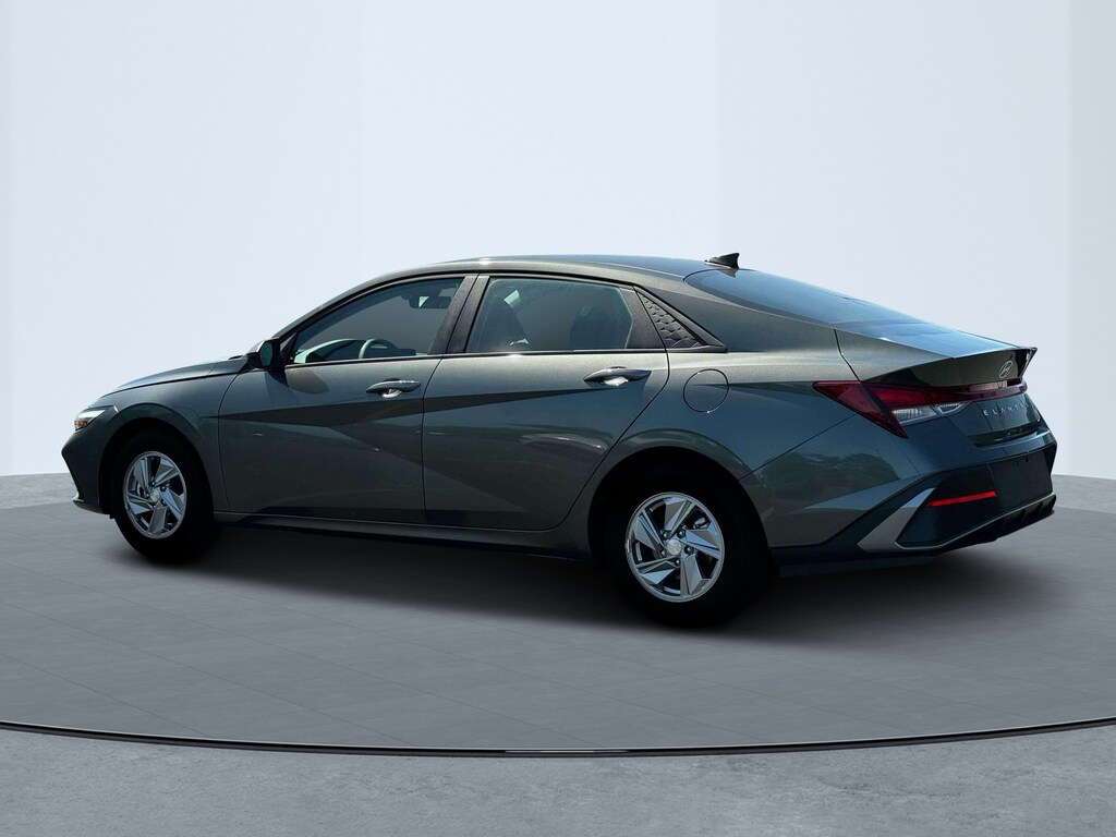 New 2025 Hyundai Elantra SE Sedan