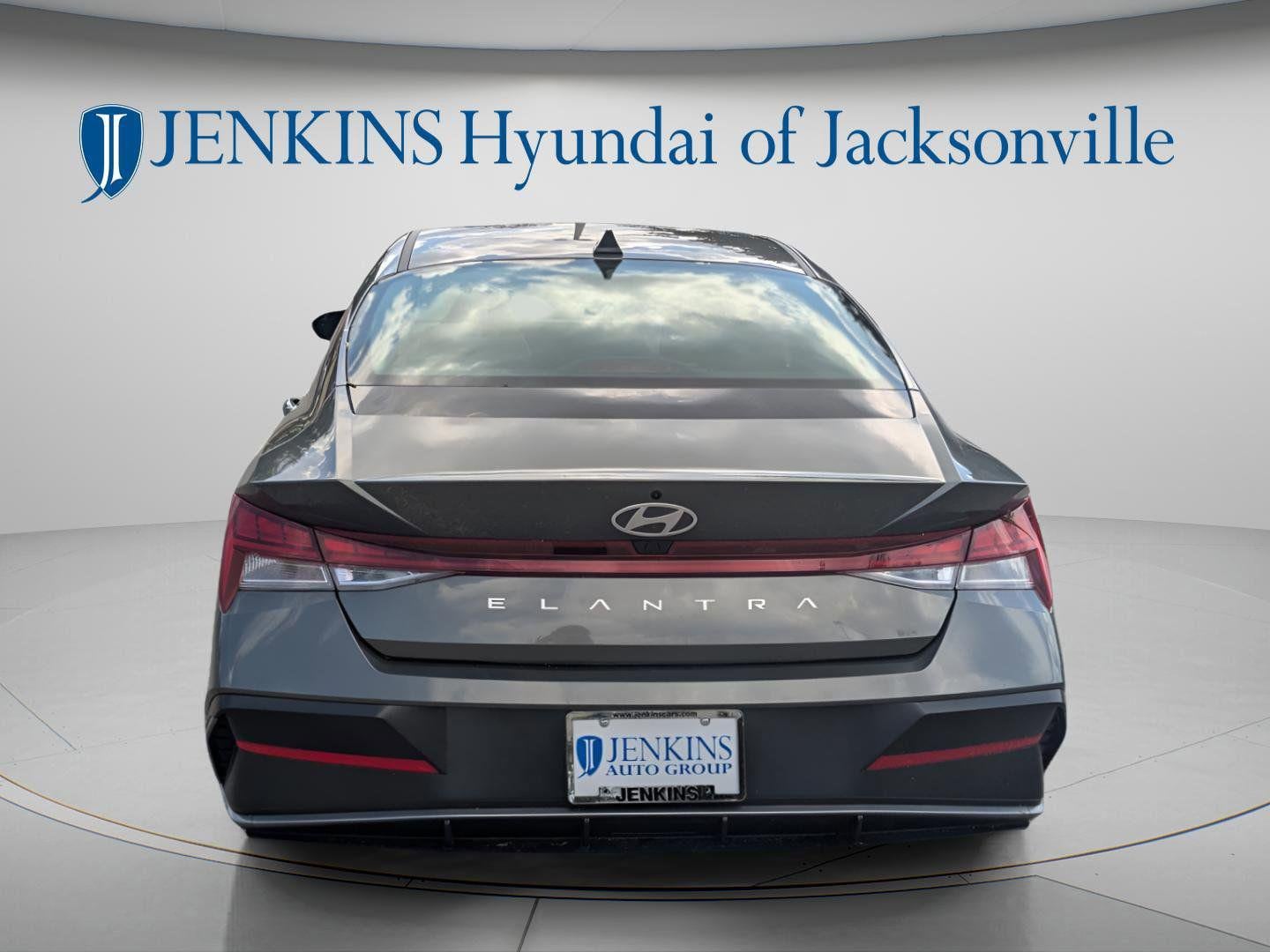 2025 Hyundai Elantra SEL - Photo 6