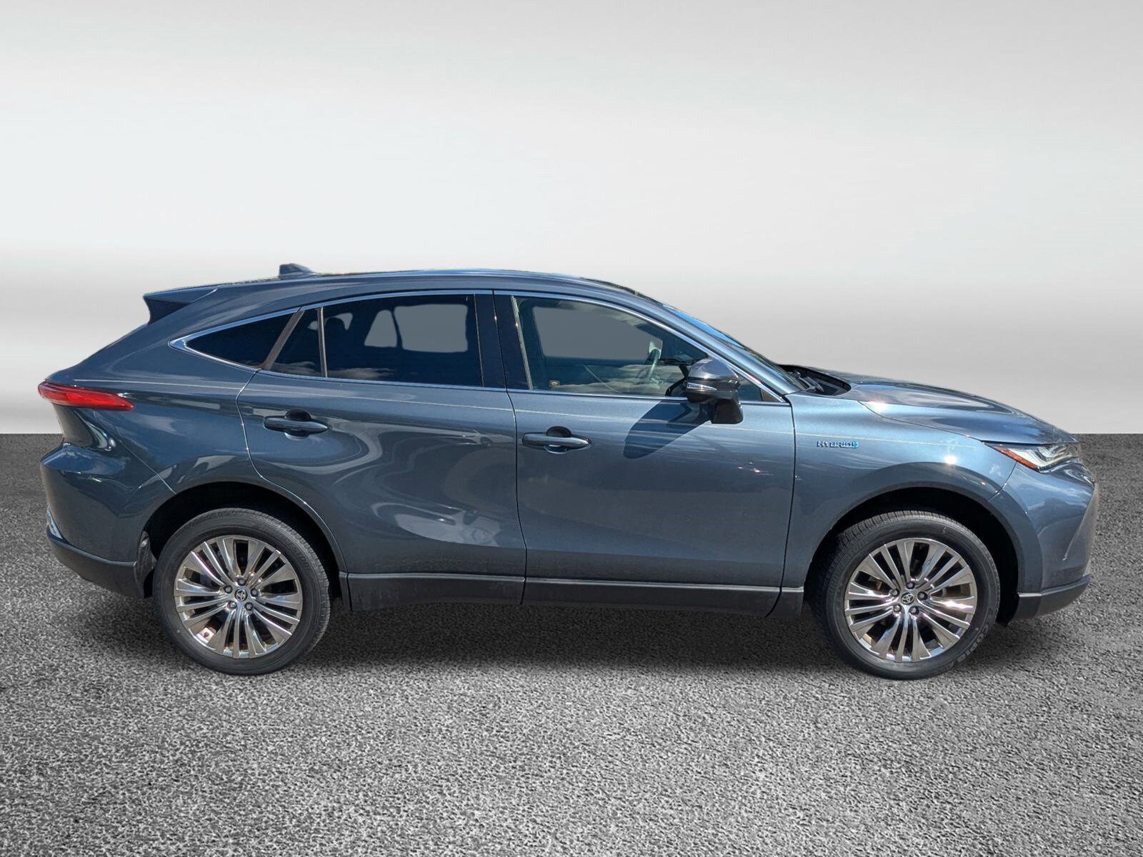 2021 Toyota Venza photo 2