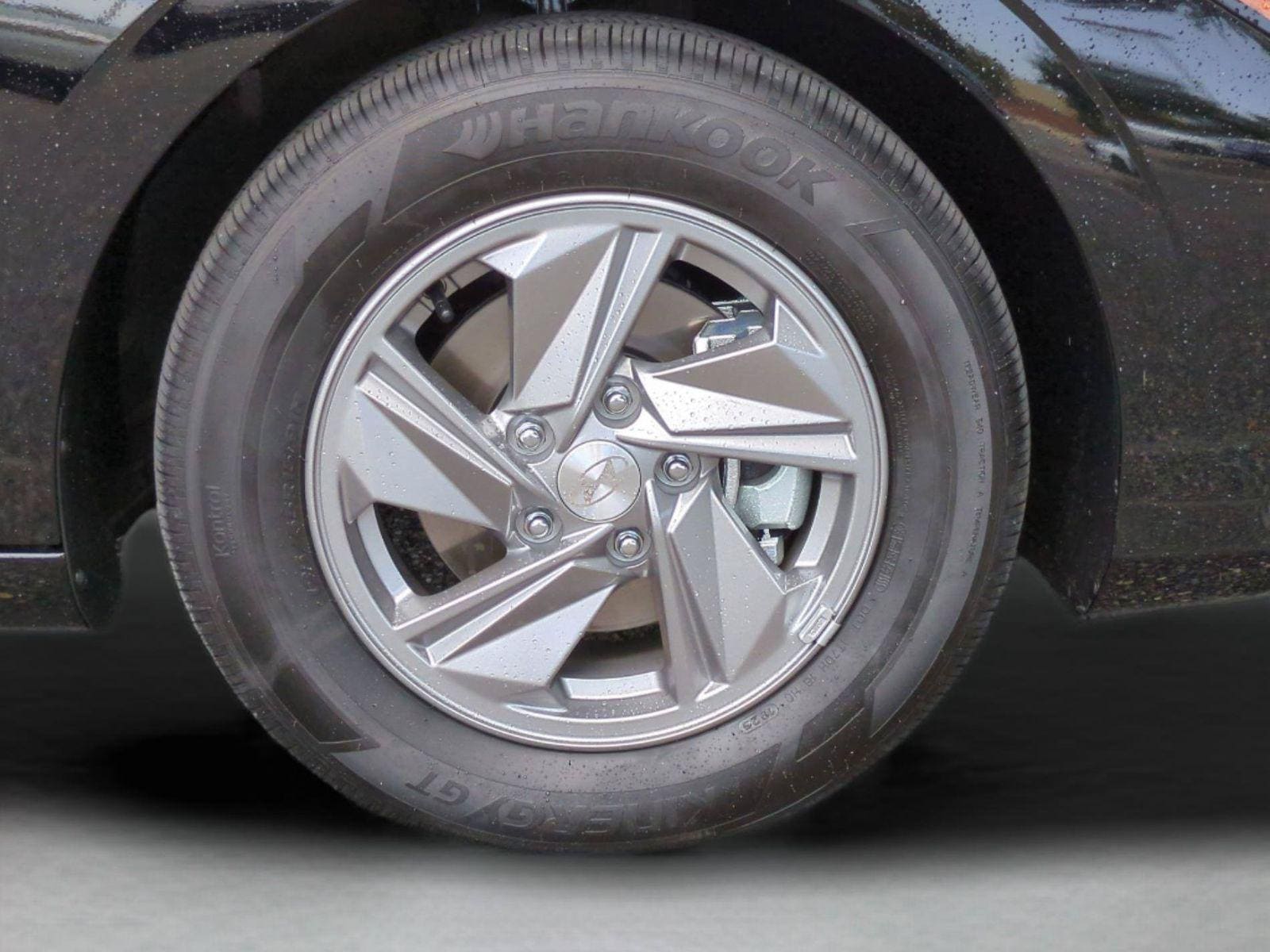 2025 Hyundai Elantra SE - Photo 18