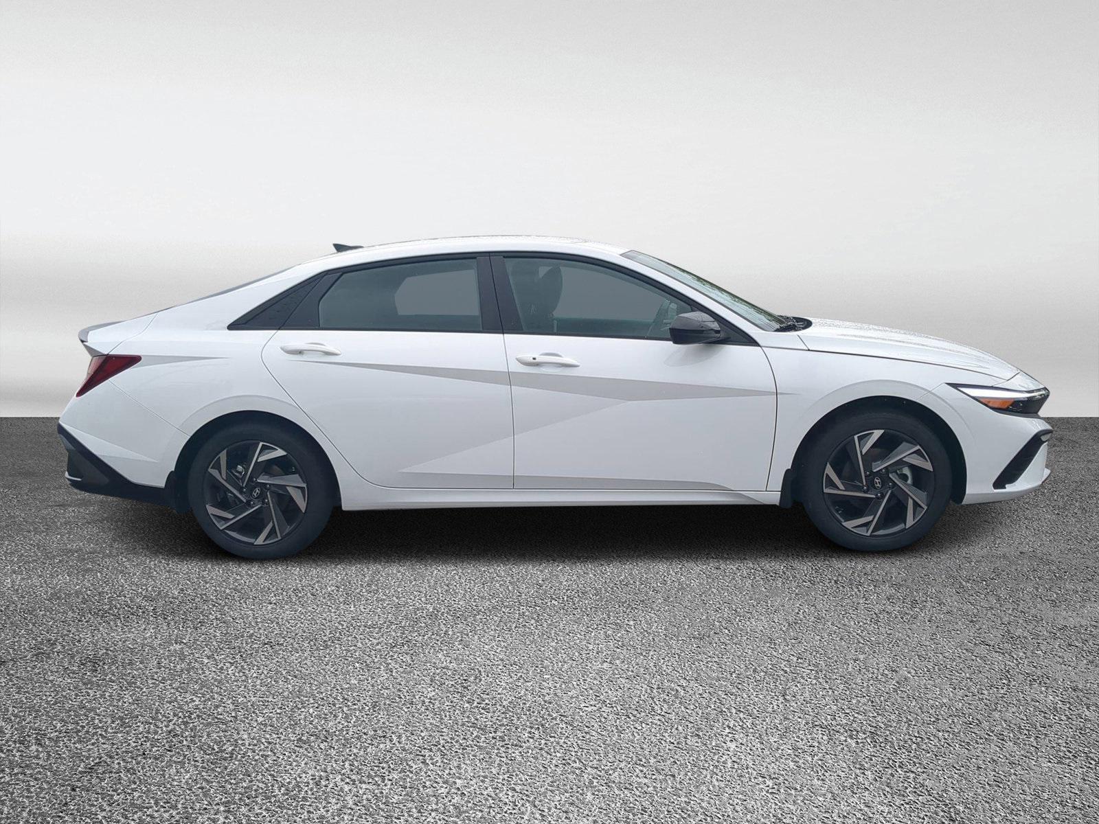 2025 Hyundai Elantra SEL Sport photo 2
