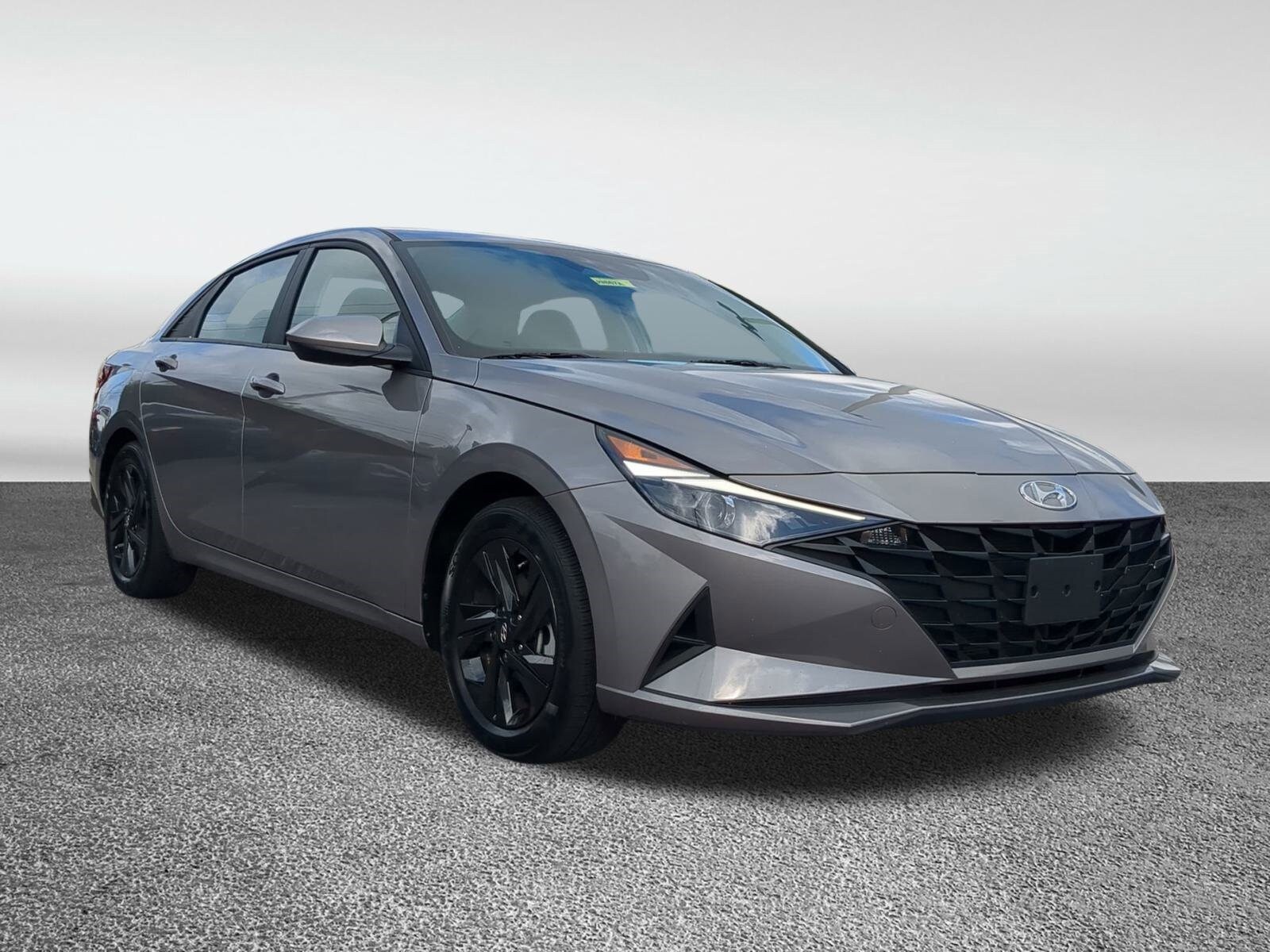 2023 Hyundai Elantra SEL photo 2