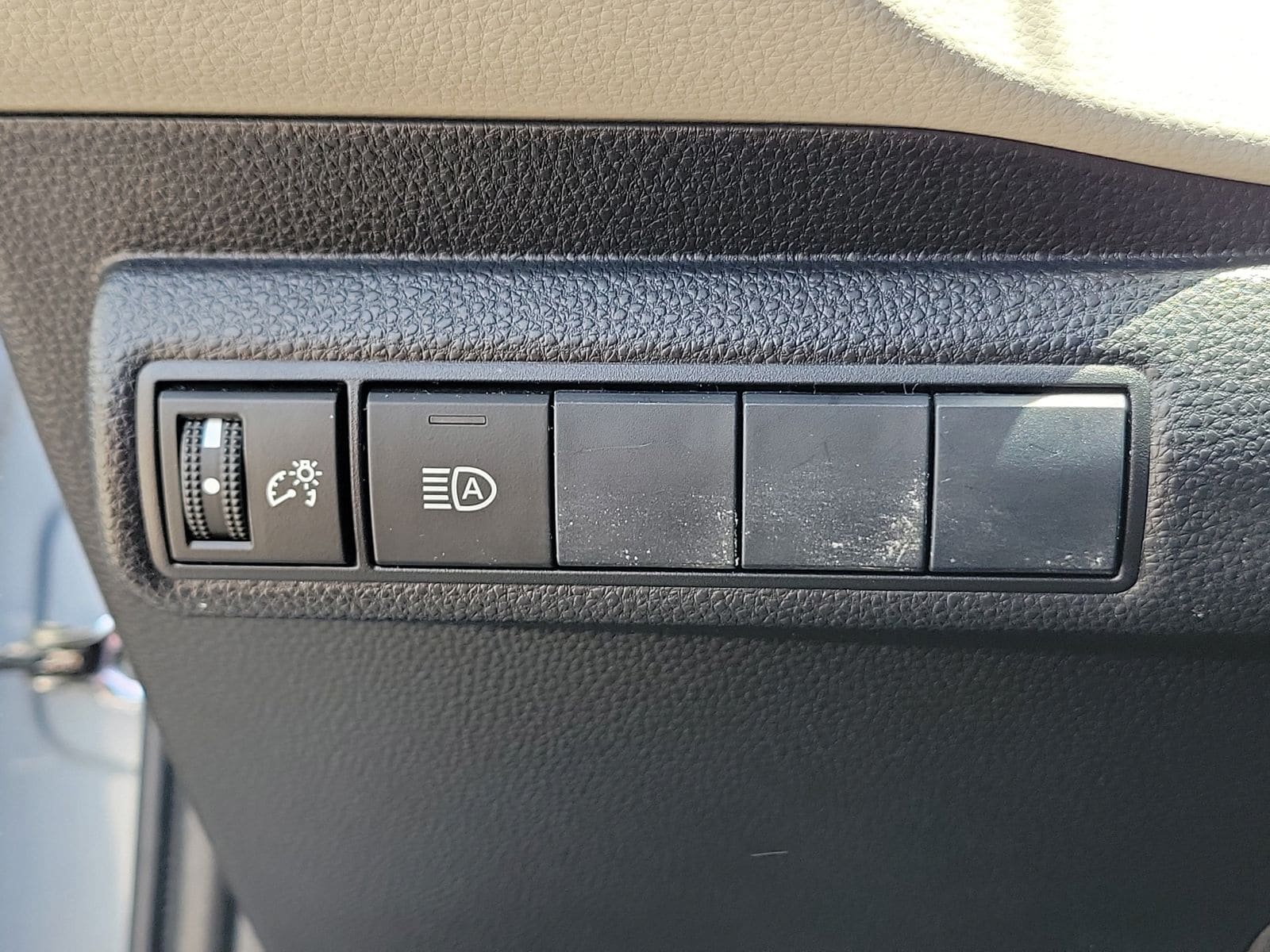 2020 Toyota Corolla LE - Photo 25