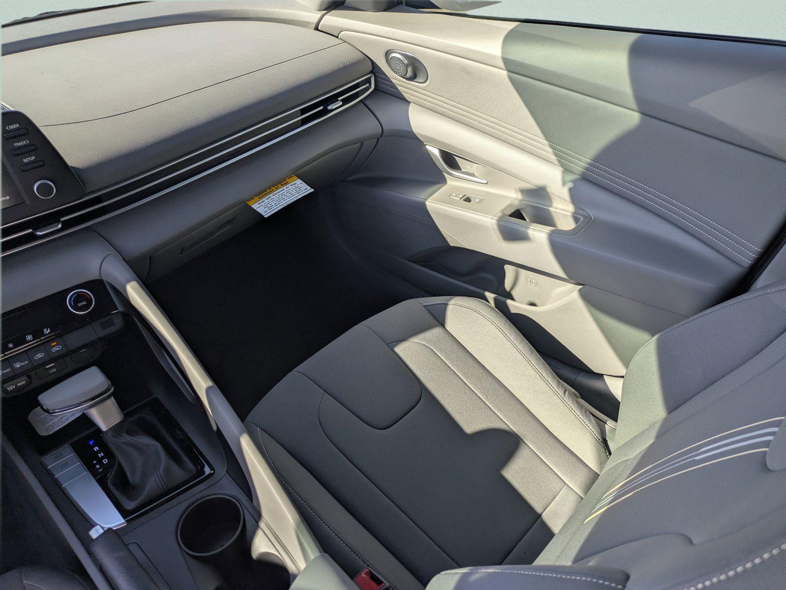 2026 Hyundai Elantra 30