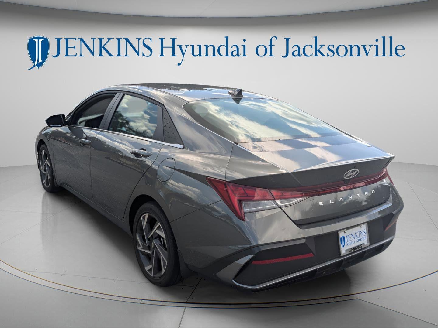 2025 Hyundai Elantra SEL - Photo 8