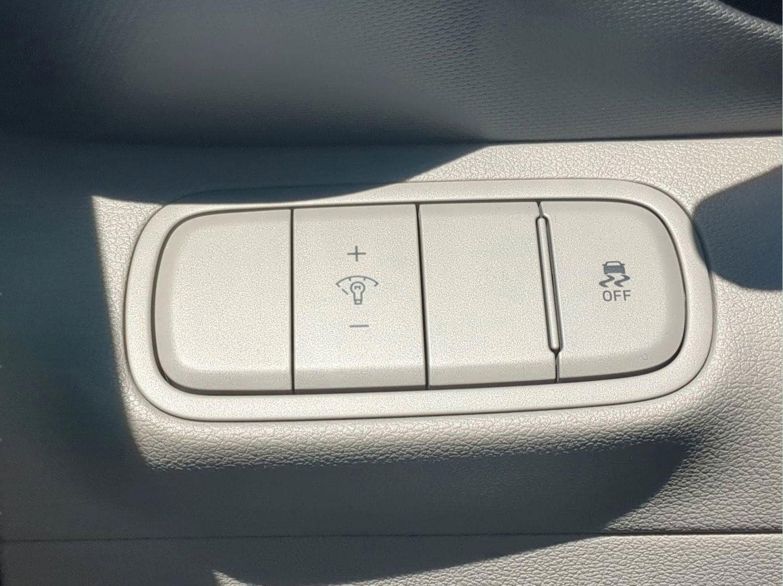 2025 Hyundai Venue SEL - Photo 27