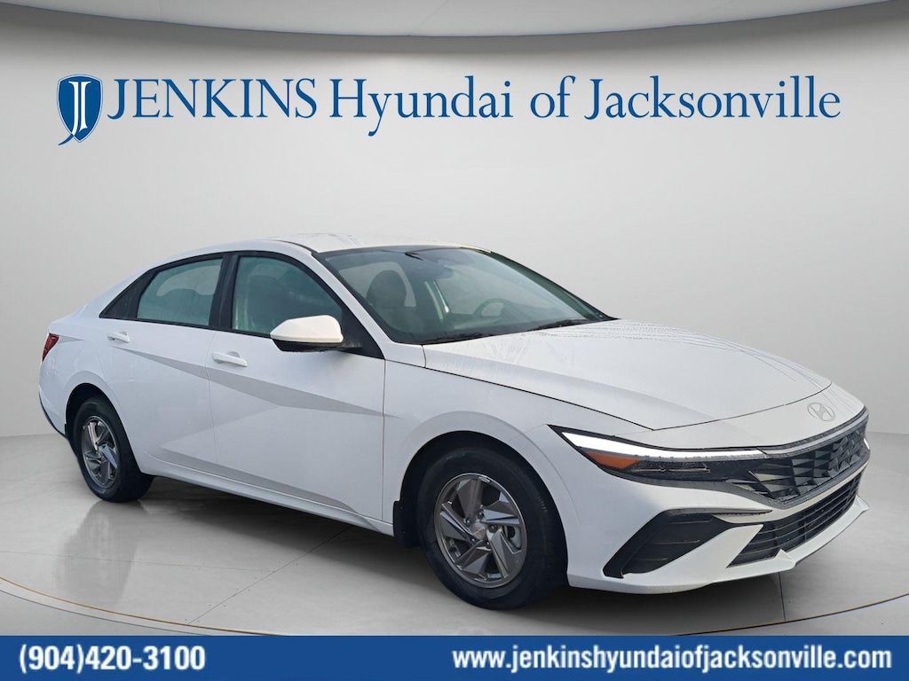 New 2025 Hyundai Elantra SE Sedan