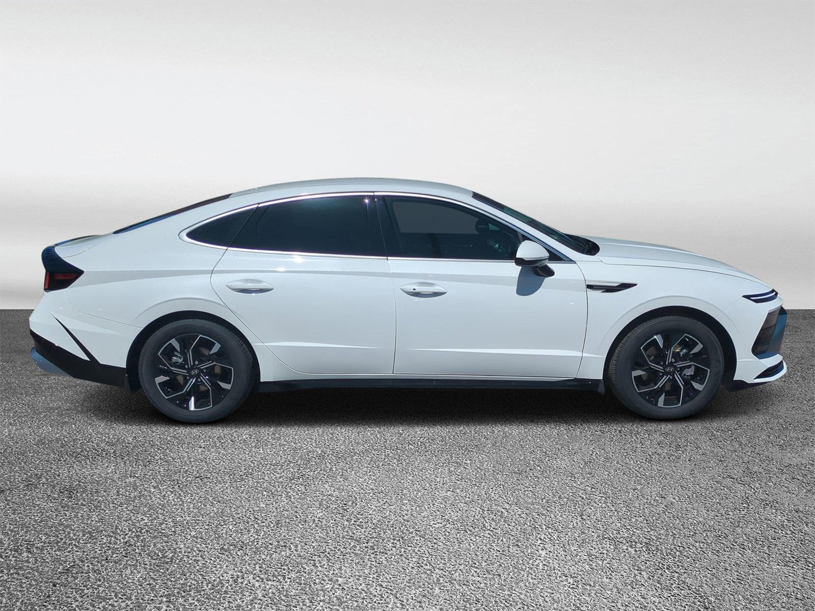 2025 Hyundai Sonata SEL photo 2