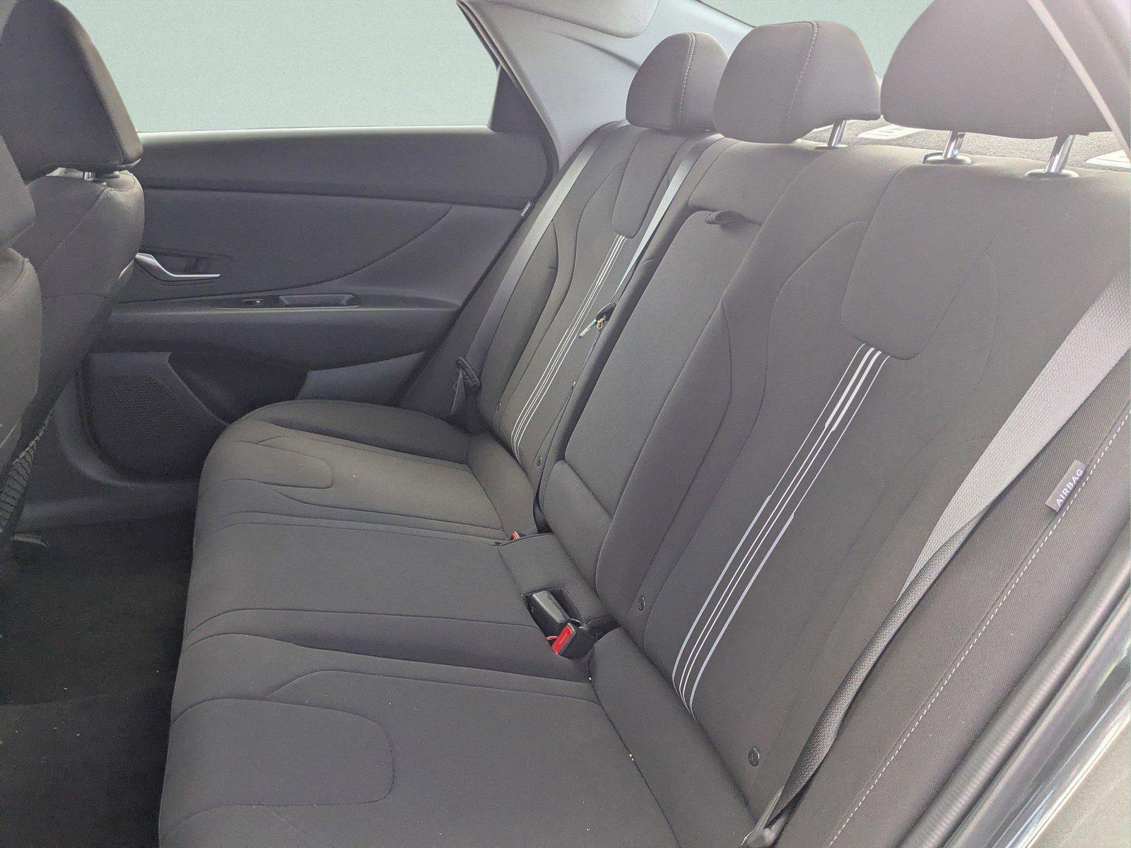 2025 Hyundai Elantra SEL - Photo 16