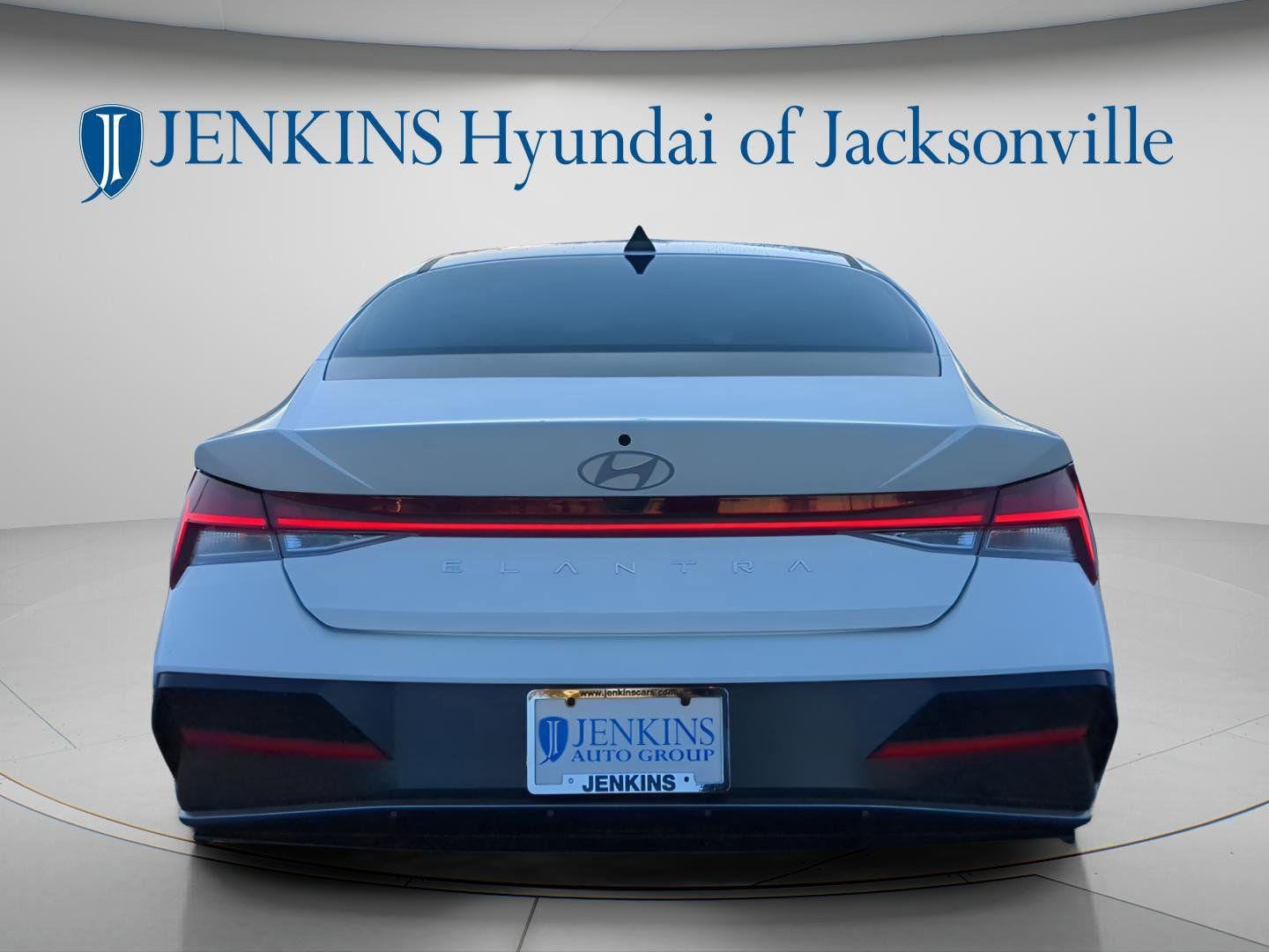 2025 Hyundai Elantra SEL - Photo 6