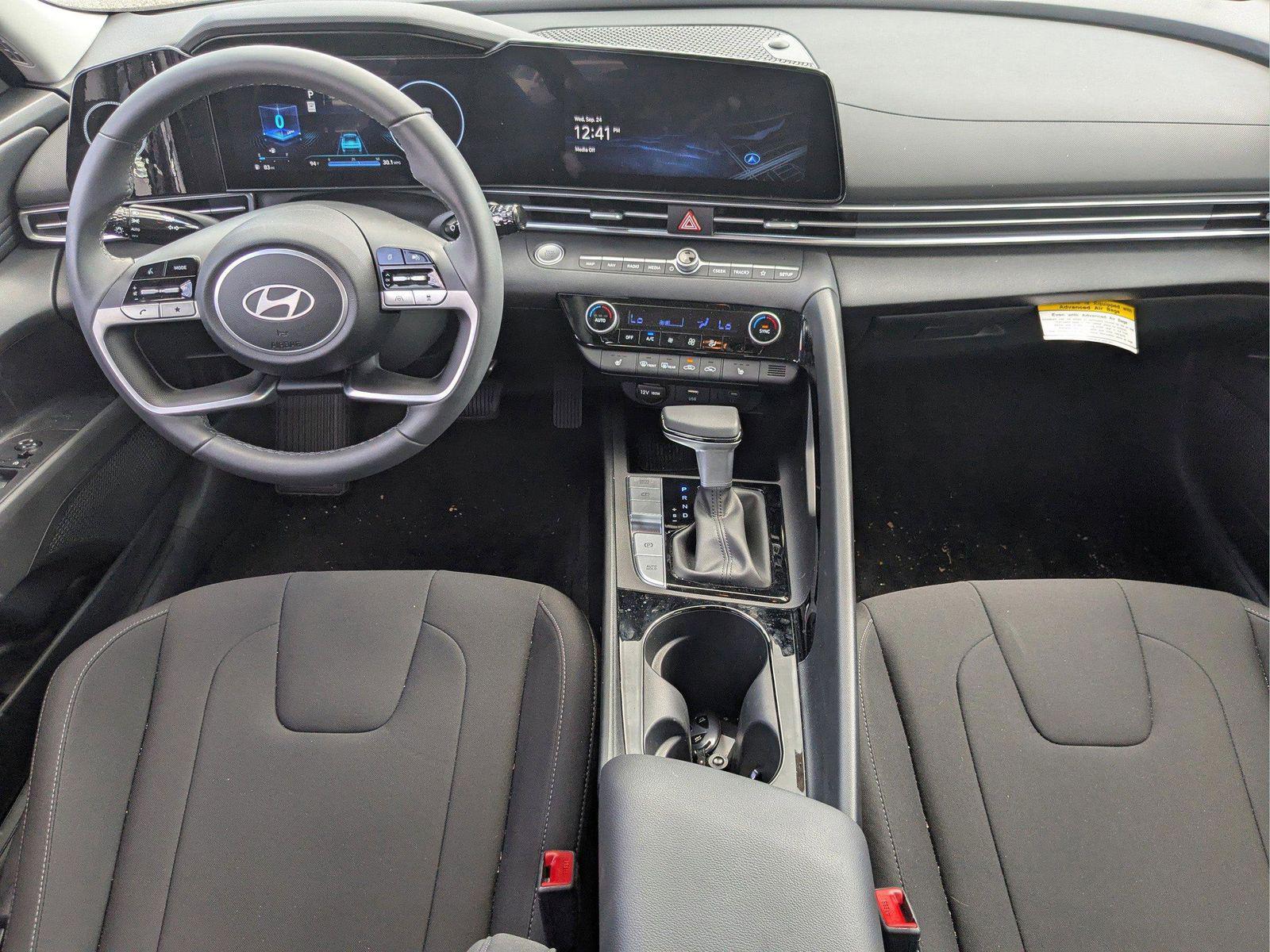 2025 Hyundai Elantra SEL - Photo 20