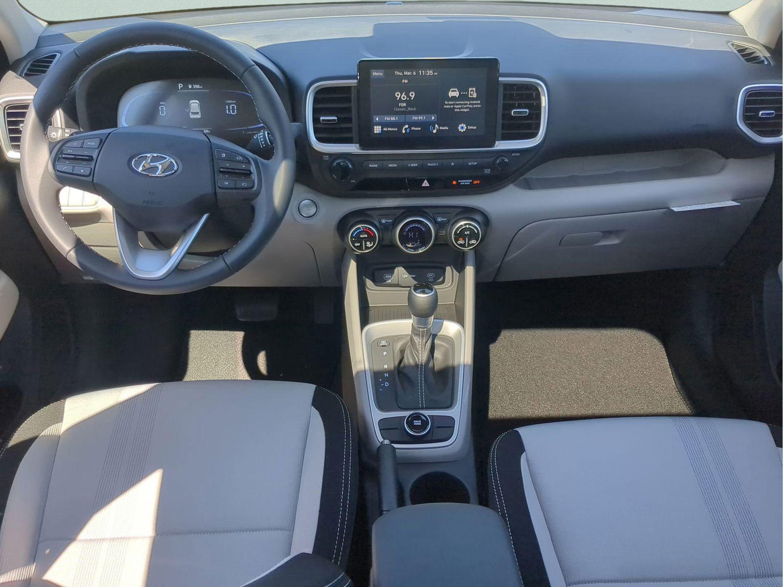 2025 Hyundai Venue SEL - Photo 18