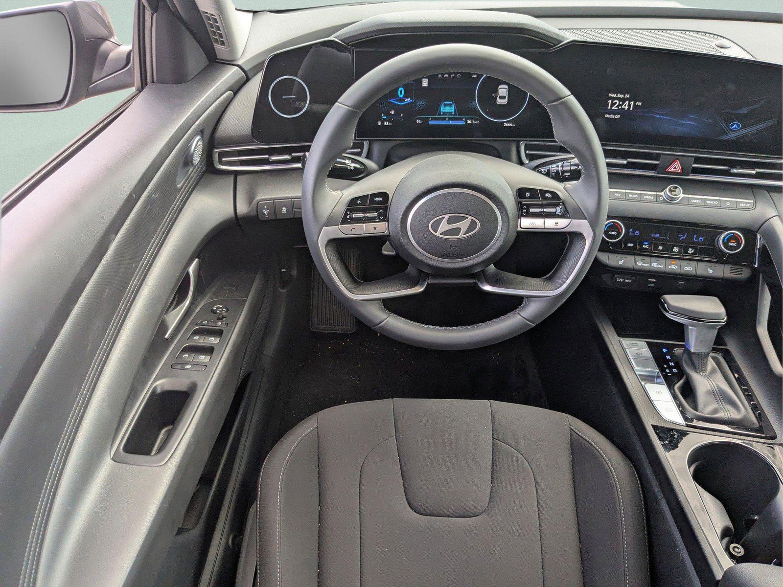 2025 Hyundai Elantra SEL - Photo 21