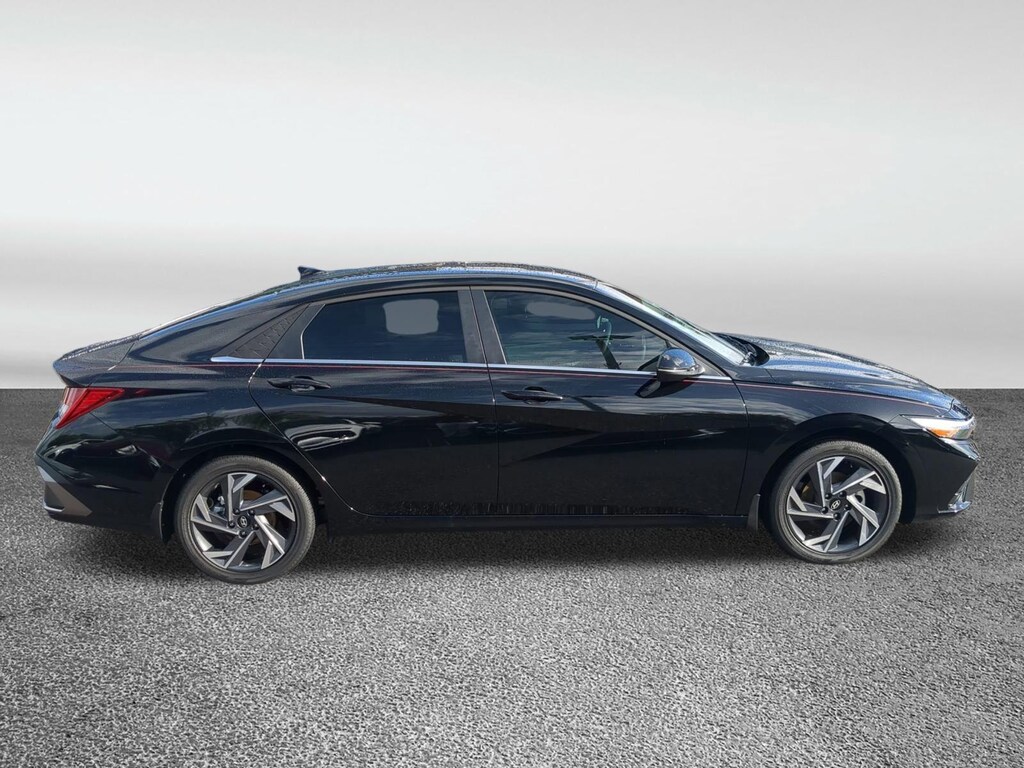 New 2025 Hyundai Elantra Hybrid Limited Sedan