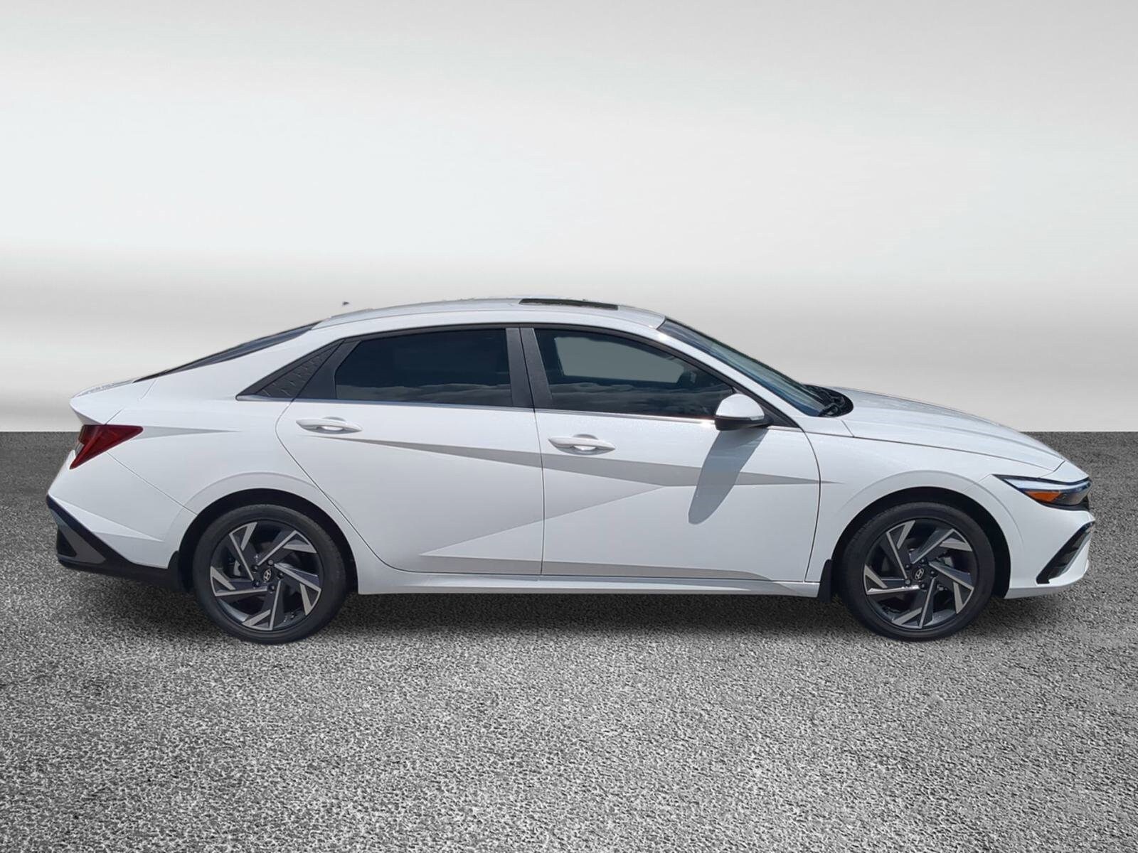 2025 Hyundai Elantra Hybrid Limited photo 3