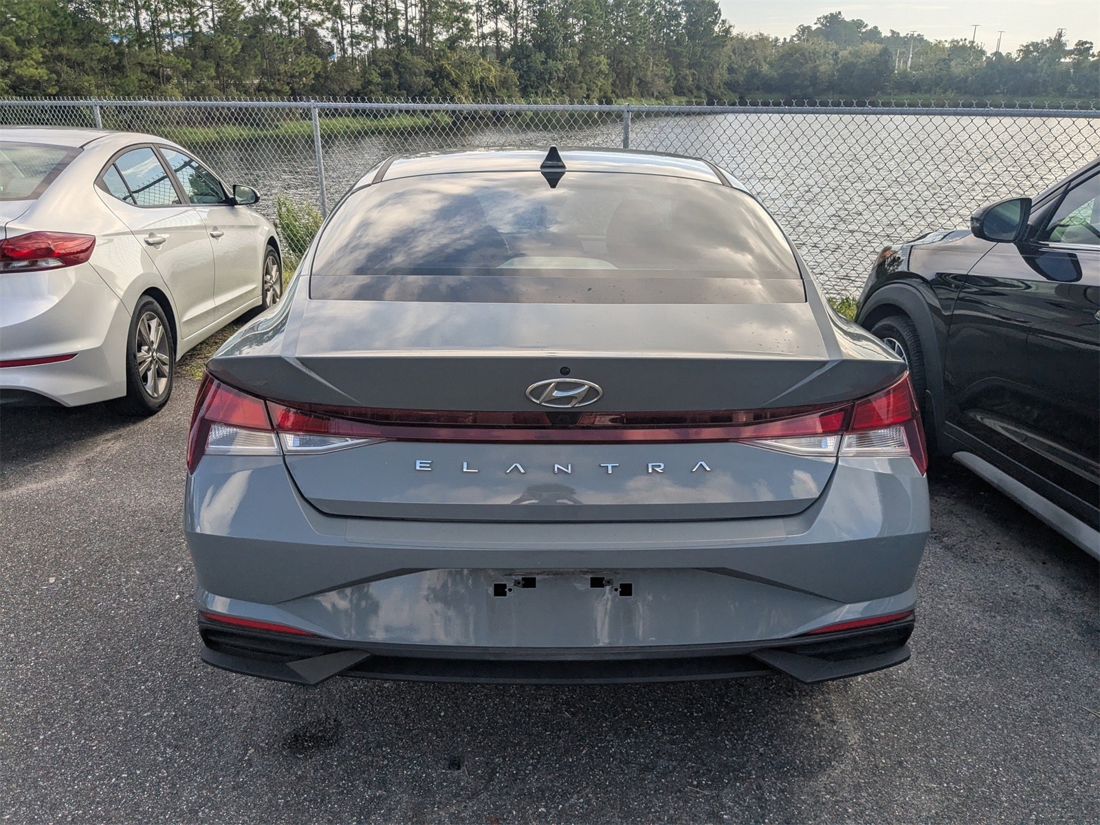 2022 Hyundai Elantra SEL Convenience photo 3