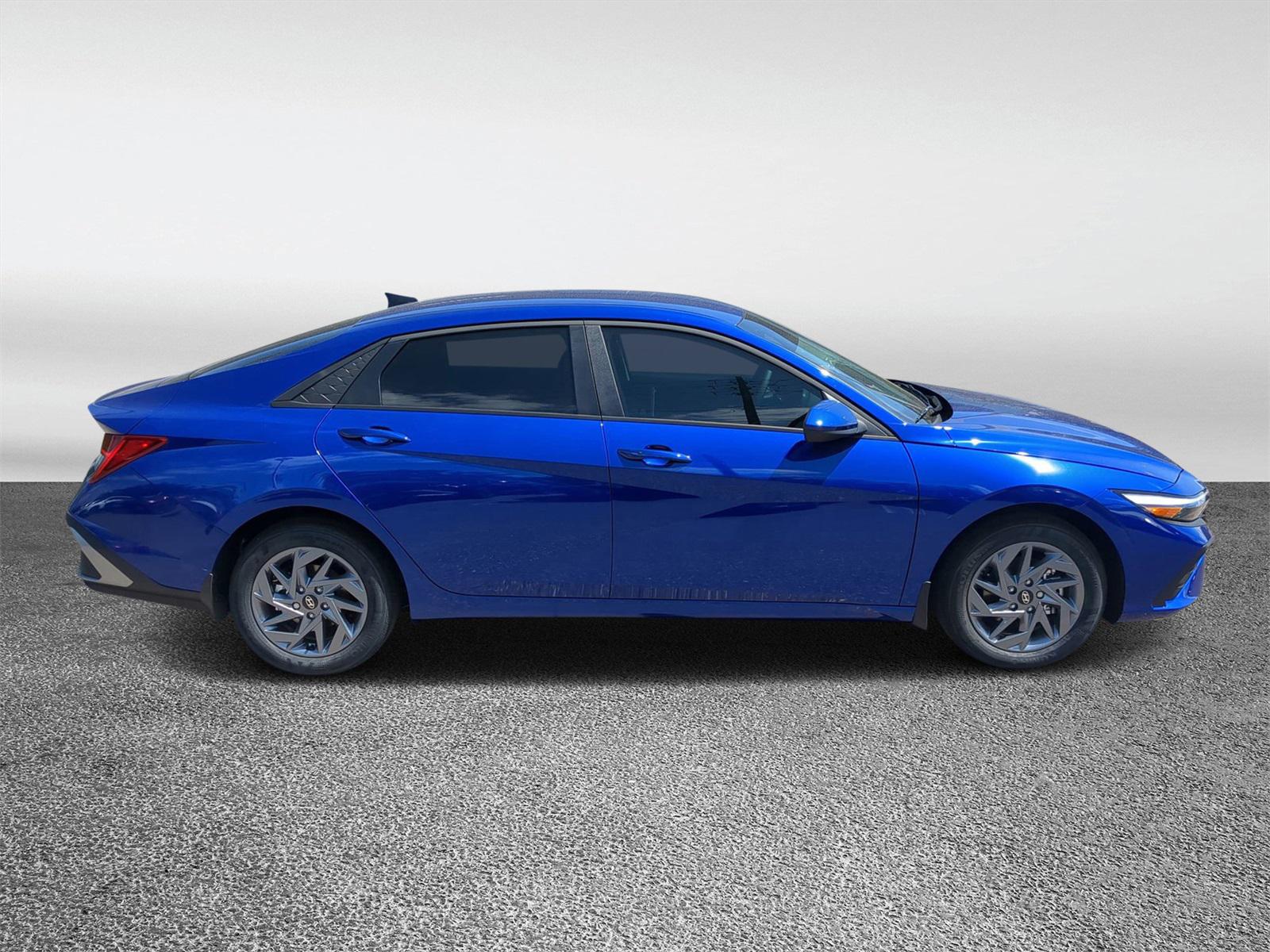 2025 Hyundai Elantra Hybrid Blue photo 2