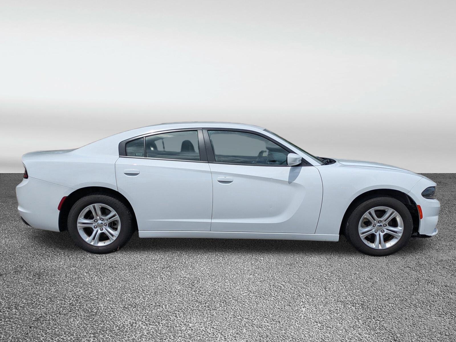 2022 Dodge Charger SXT photo 2