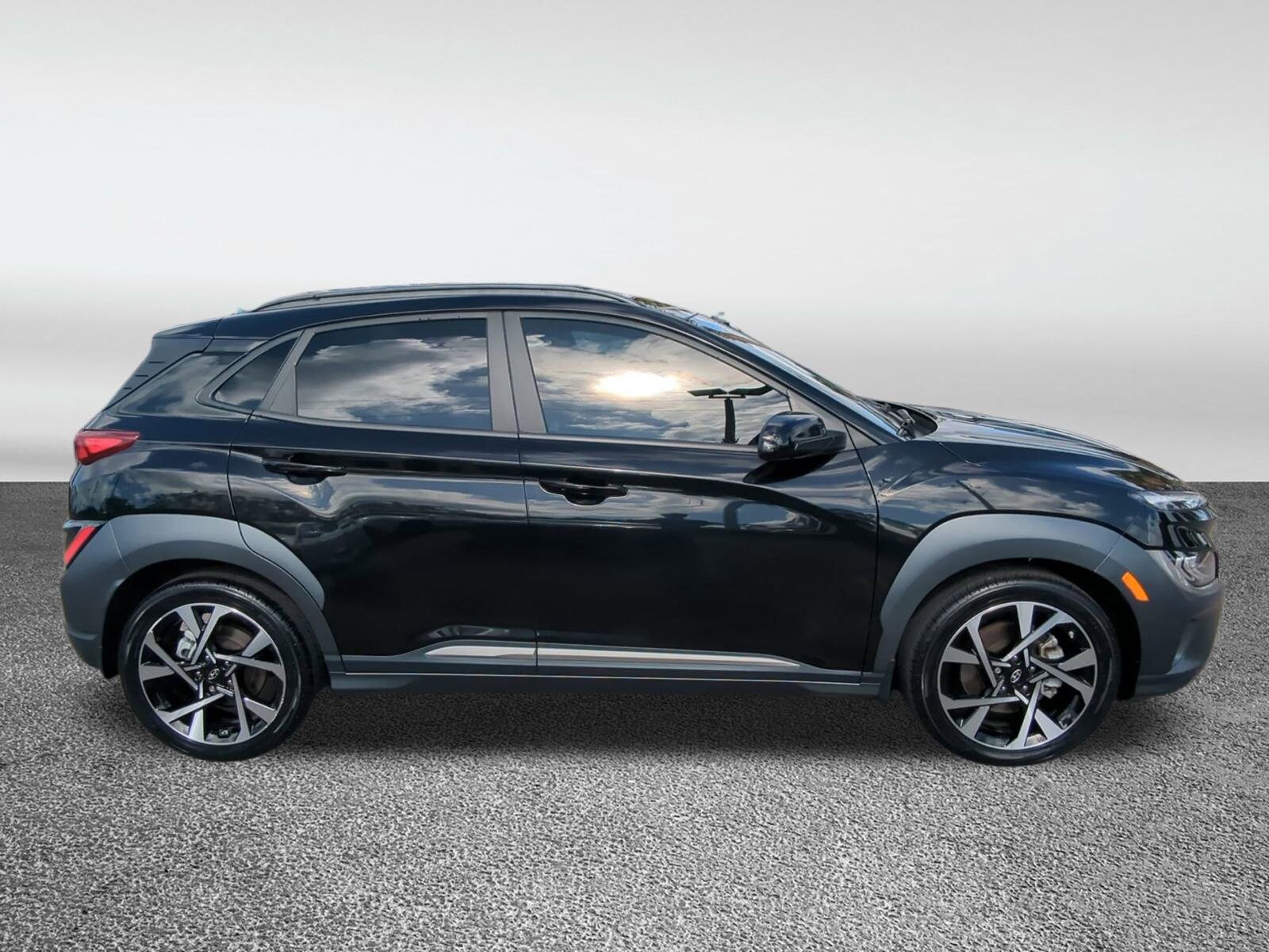 2023 Hyundai Kona Limited photo 3