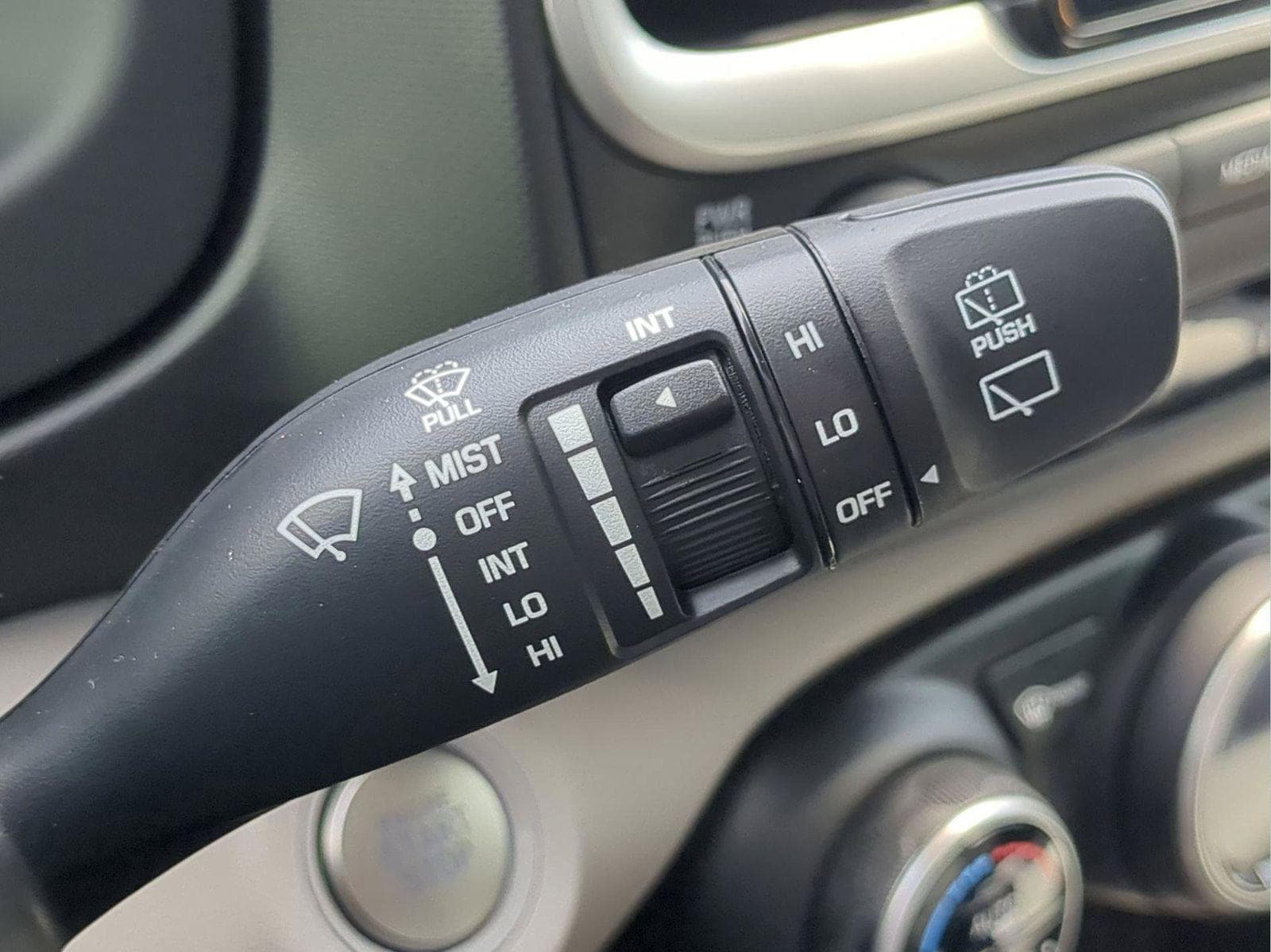 2025 Hyundai Venue SEL - Photo 31