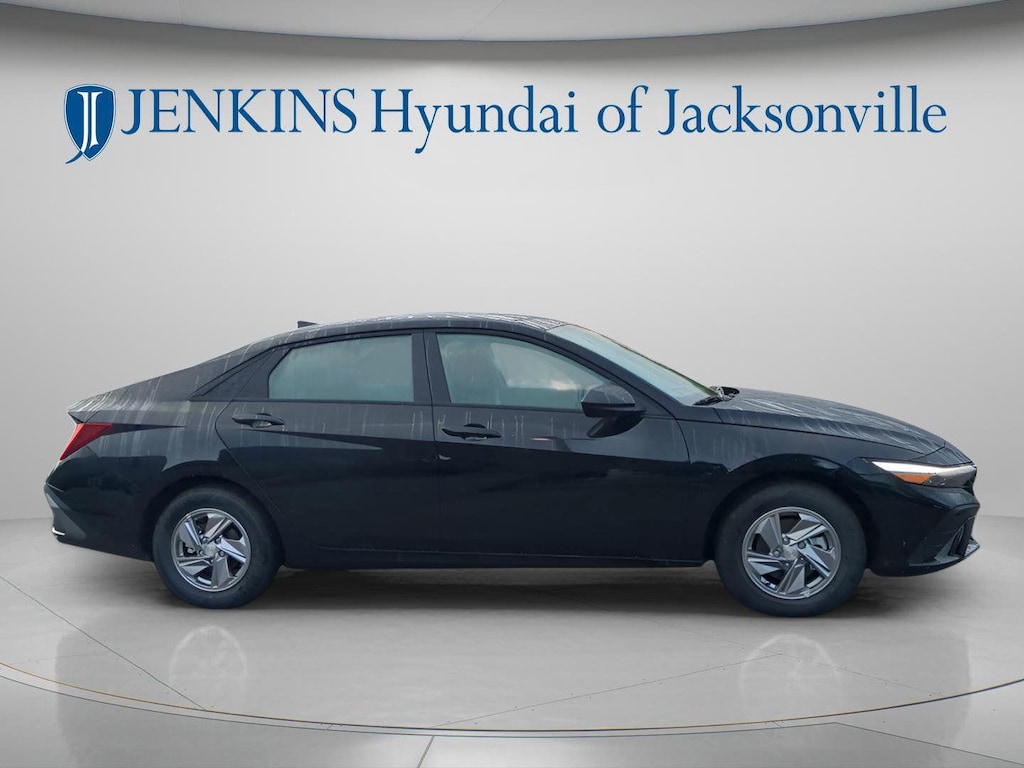 New 2025 Hyundai Elantra SE Sedan