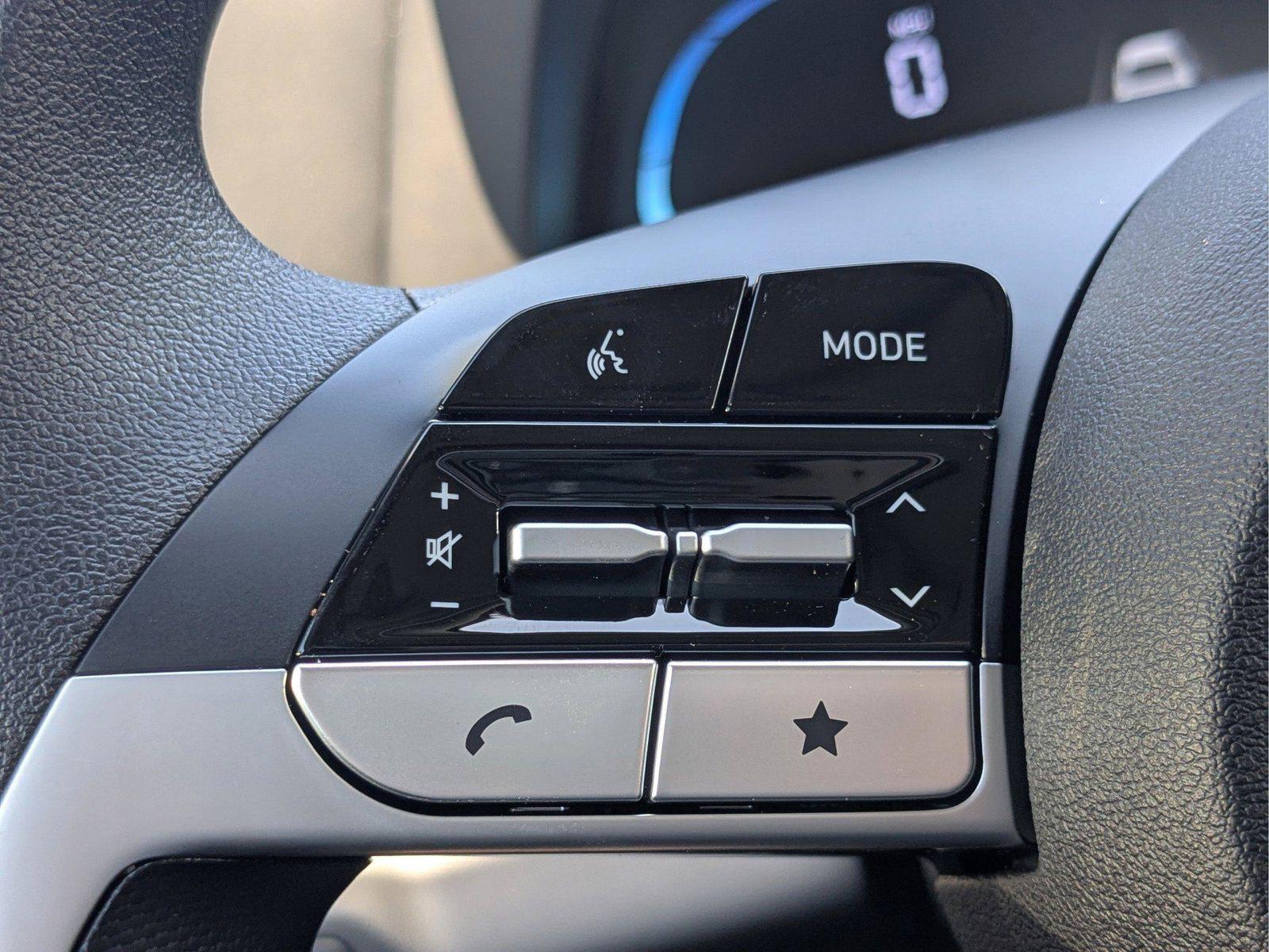 2025 Hyundai Elantra SE - Photo 27