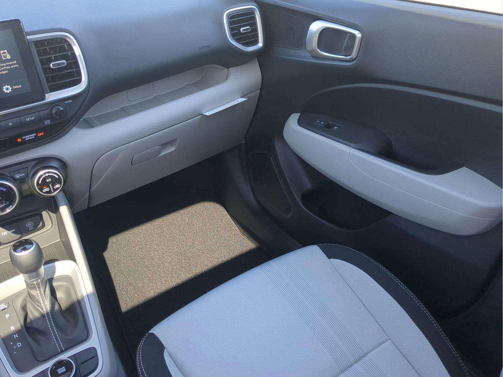 2025 Hyundai Venue SEL - Photo 20