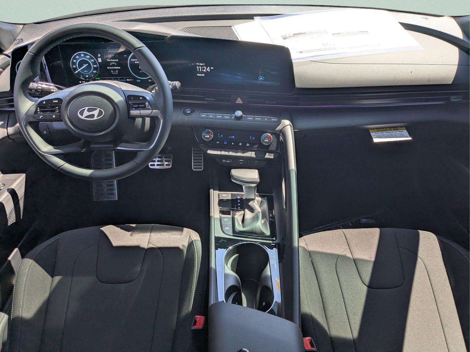 2025 Hyundai Elantra Blue - Photo 23
