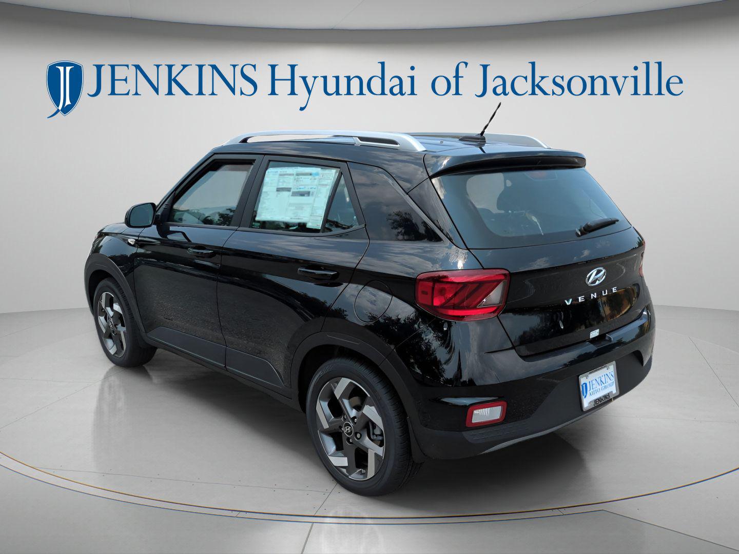 2025 Hyundai Venue SEL - Photo 8