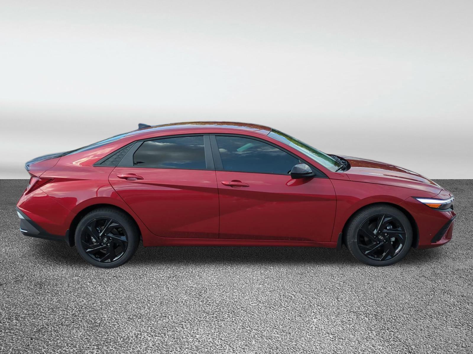 2025 Hyundai Elantra SEL Sport photo 2