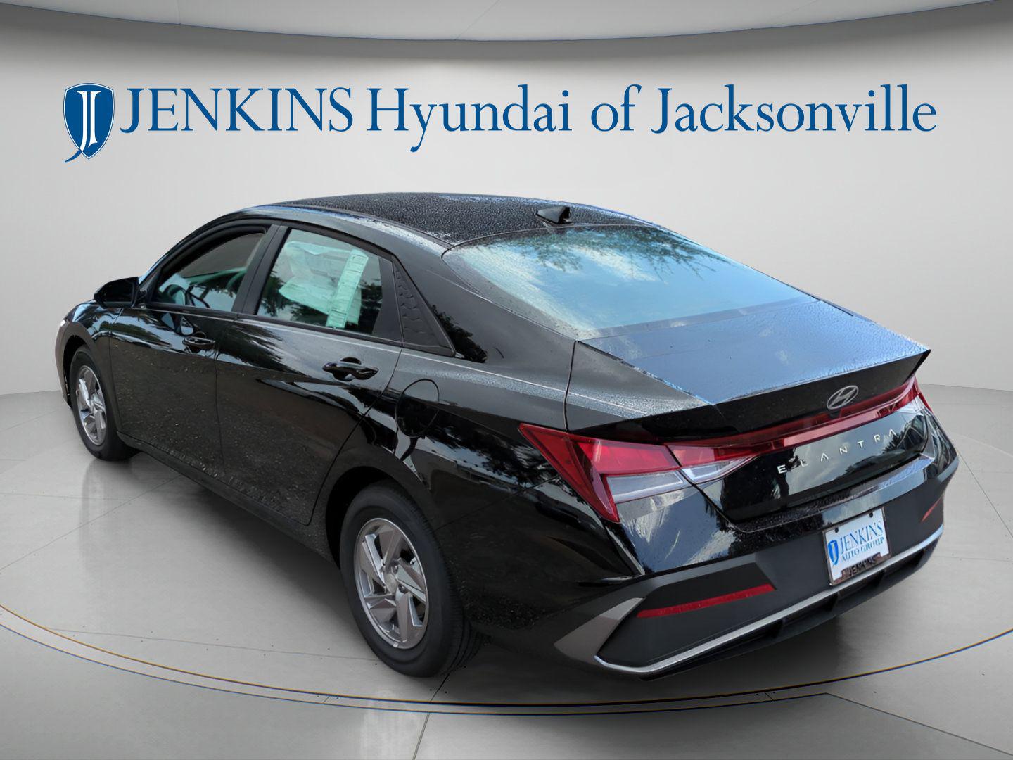 2025 Hyundai Elantra SE - Photo 6