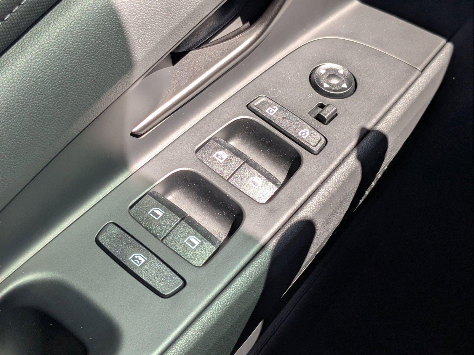 2025 Hyundai Elantra Blue - Photo 28