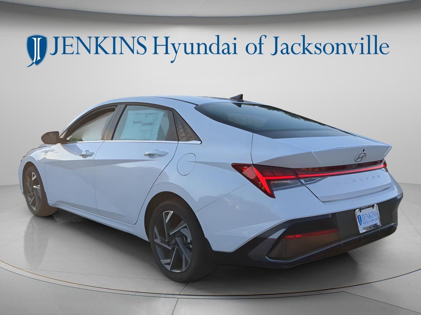 2025 Hyundai Elantra SEL - Photo 8