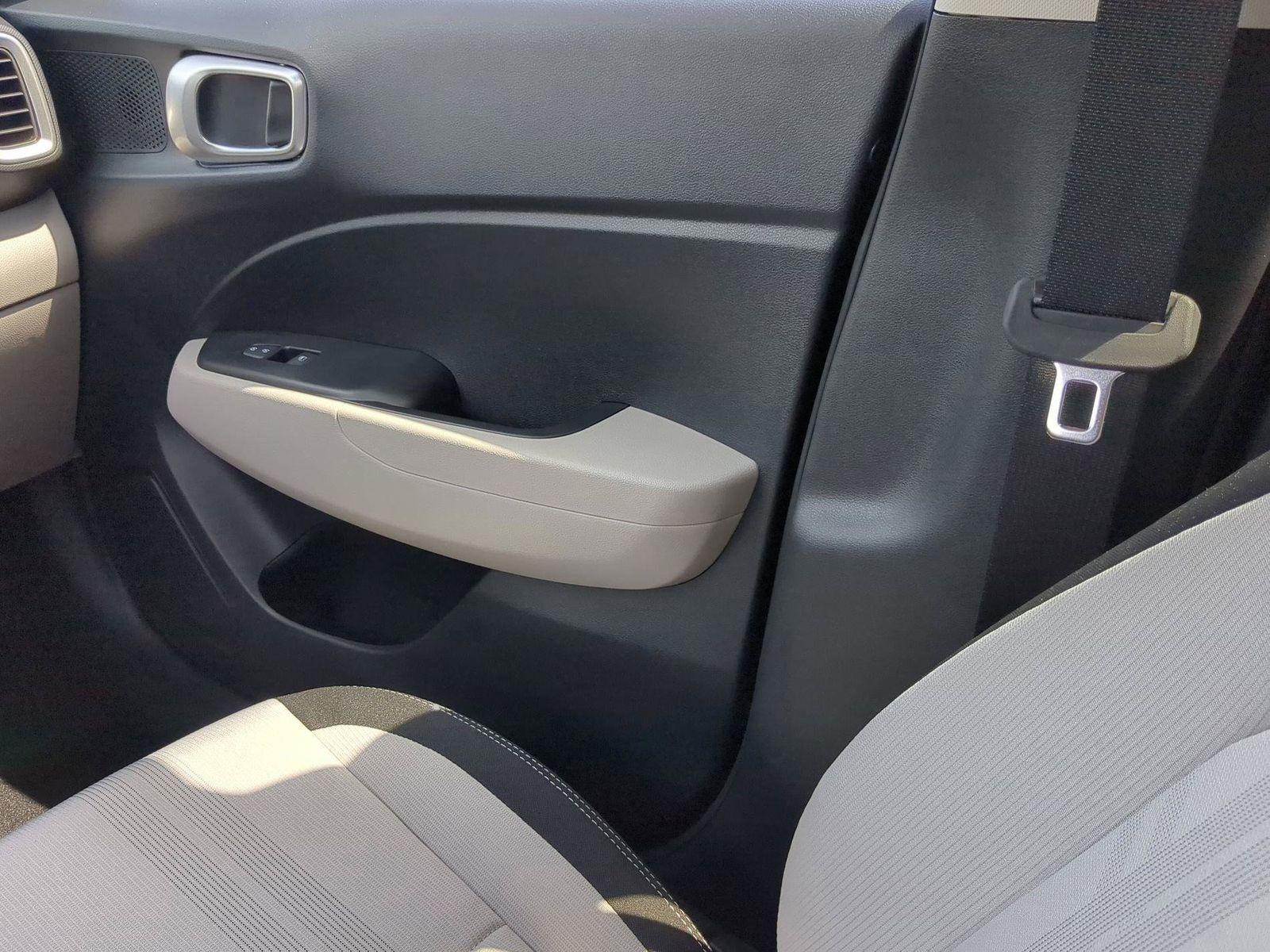 2025 Hyundai Venue SEL - Photo 21