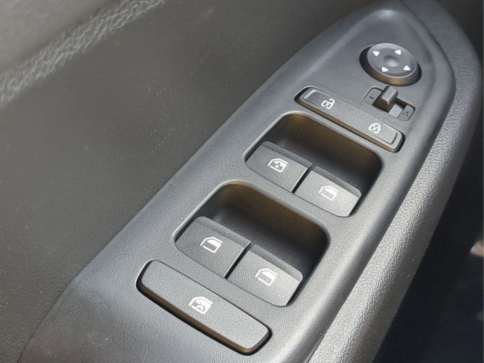 2025 Hyundai Venue SEL - Photo 26