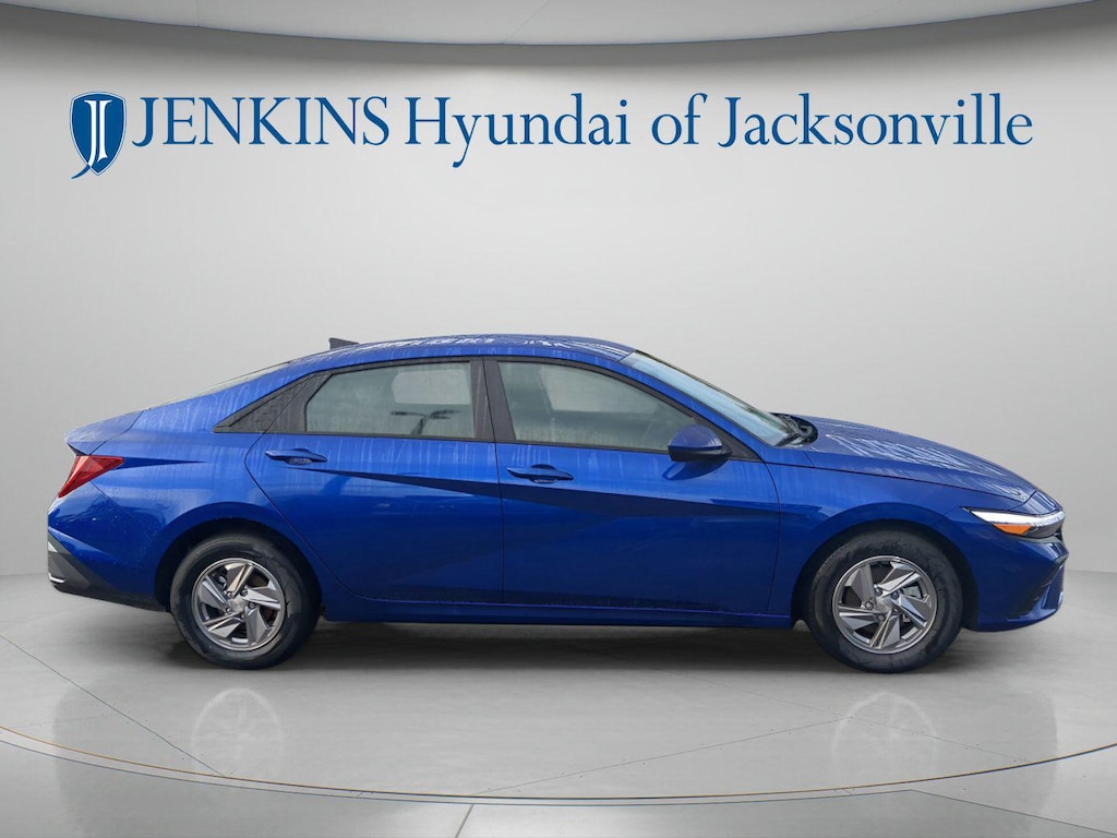 New 2025 Hyundai Elantra SE Sedan