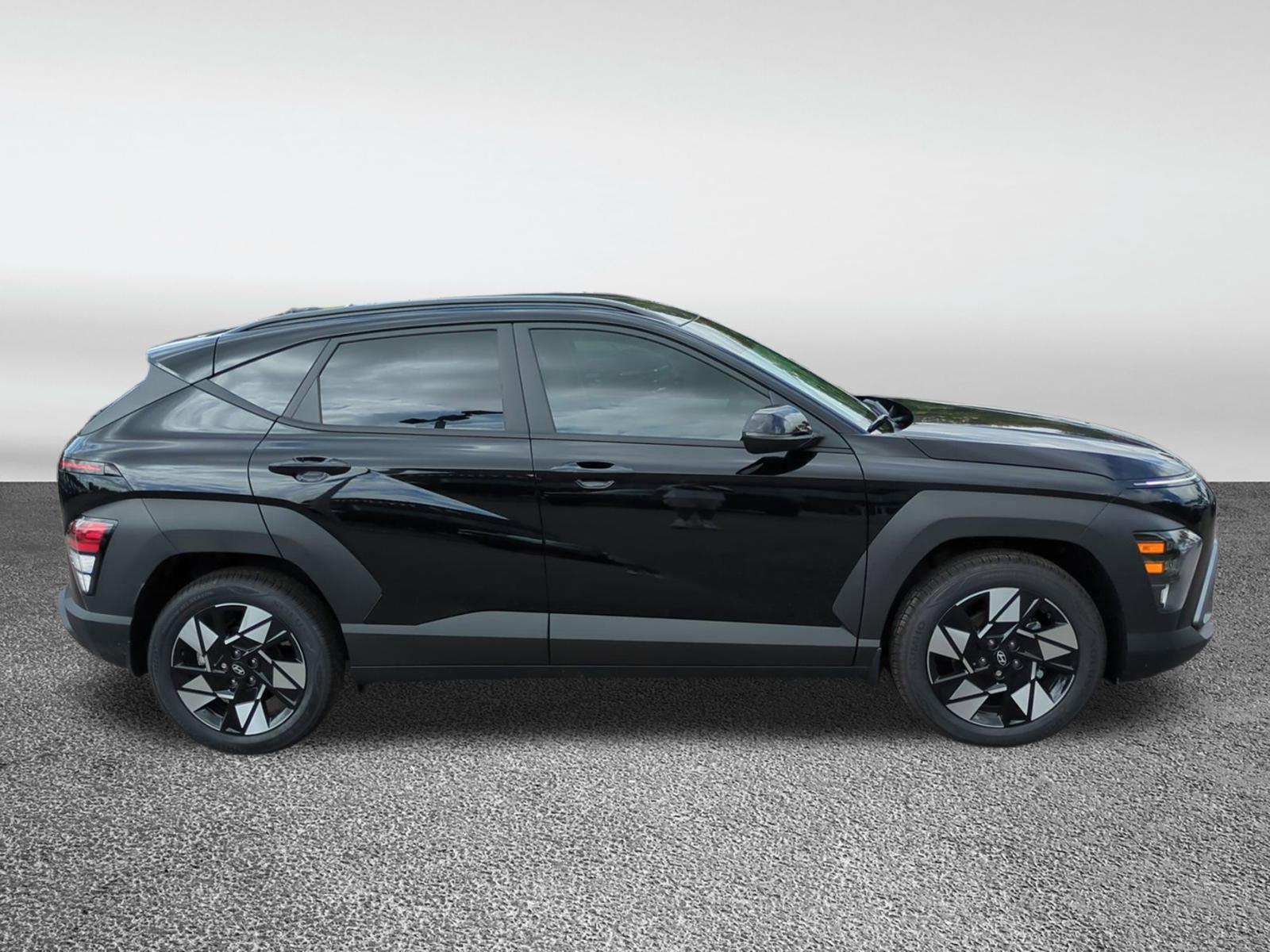 2025 Hyundai Kona SEL photo 2