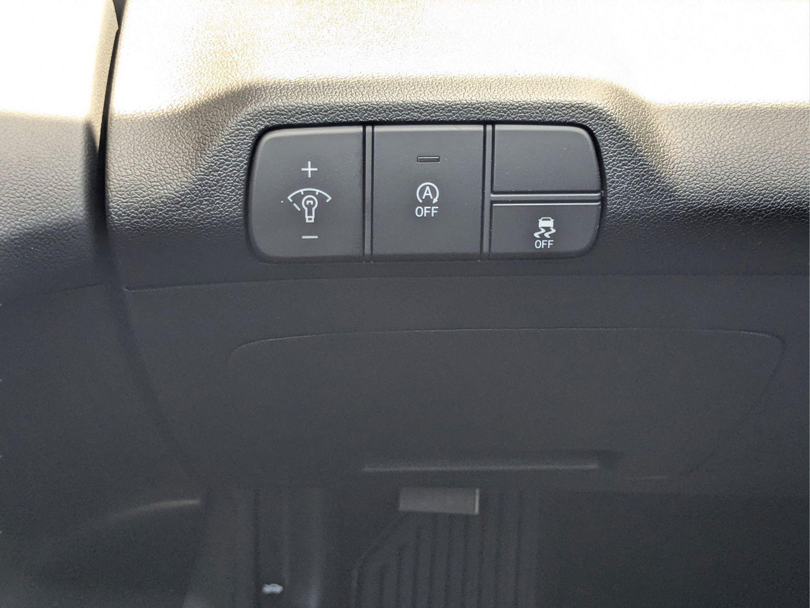 2025 Hyundai Elantra SE - Photo 26