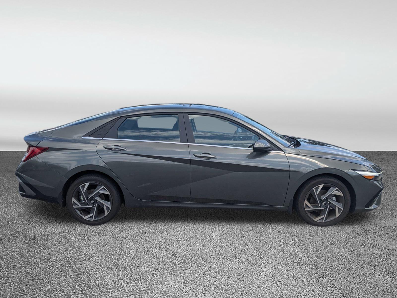 2025 Hyundai Elantra SEL Convenience photo 2