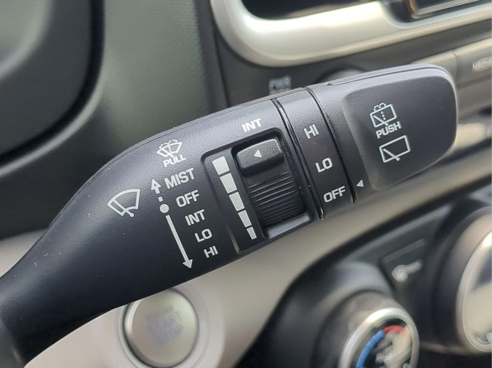 2025 Hyundai Venue SEL - Photo 30