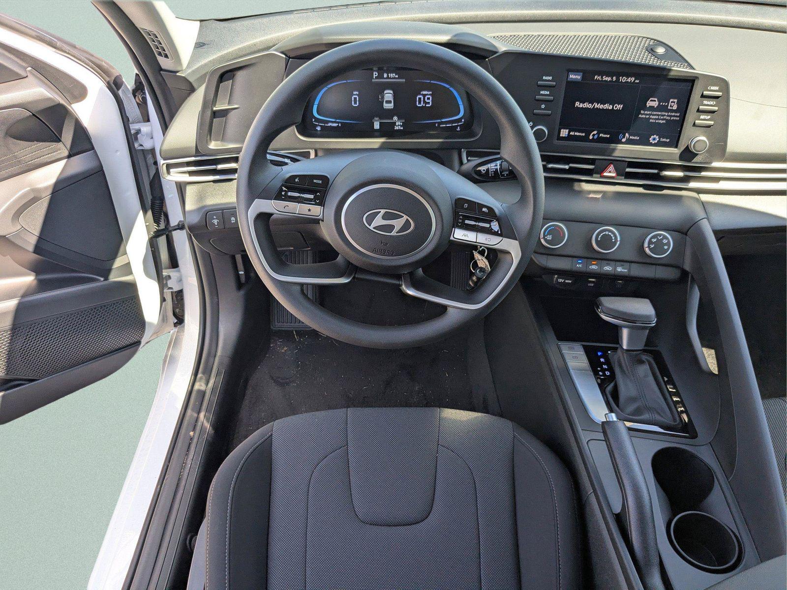 2025 Hyundai Elantra SE - Photo 21